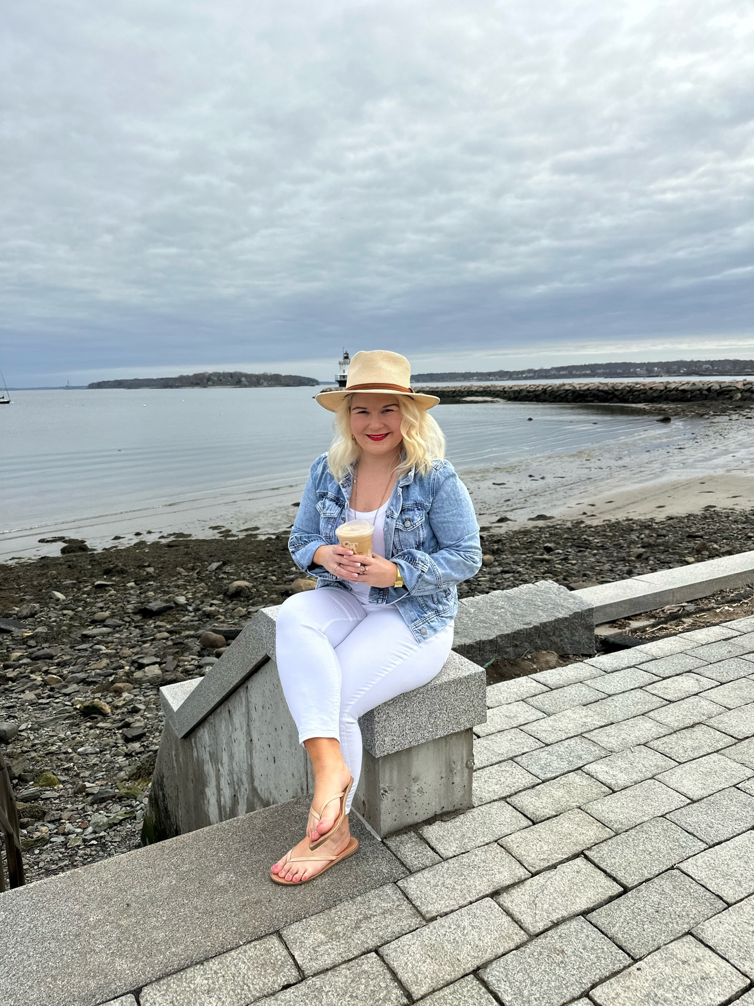 Thursday ootd. White jeans are always a great idea.

#LTKWorkwear #LTKStyleTip #LTKFindsUnder100