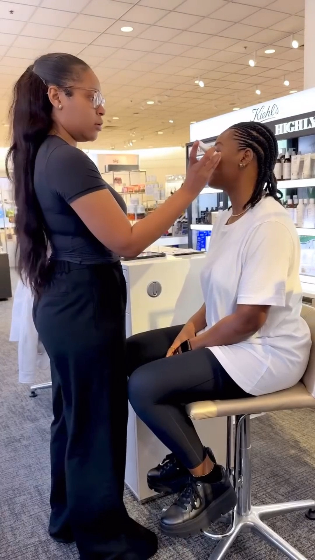 #NordstromPartner I partnered with @nordstrom @Nordstrombeauty Houston to get a skin assessment test done by @kiehls as a complimentary service. 

This experience was a 10/10 and I’ll highly recommend learning about your skin barrier and level of hydration. Products are then recommended to you based on your personalized skin consultation. I love that Kiehl’s is not just selling products for the sake of it but they actually work on targeting problem areas.

I’ve linked all these Kiehl’s products in my LTK Shop, so click the  link in my bio to access them directly. Happy shopping and here’s to clear skin!

#kiehls #nordstrom #ltk#skinanalysis #skincare #NordstromBeauty