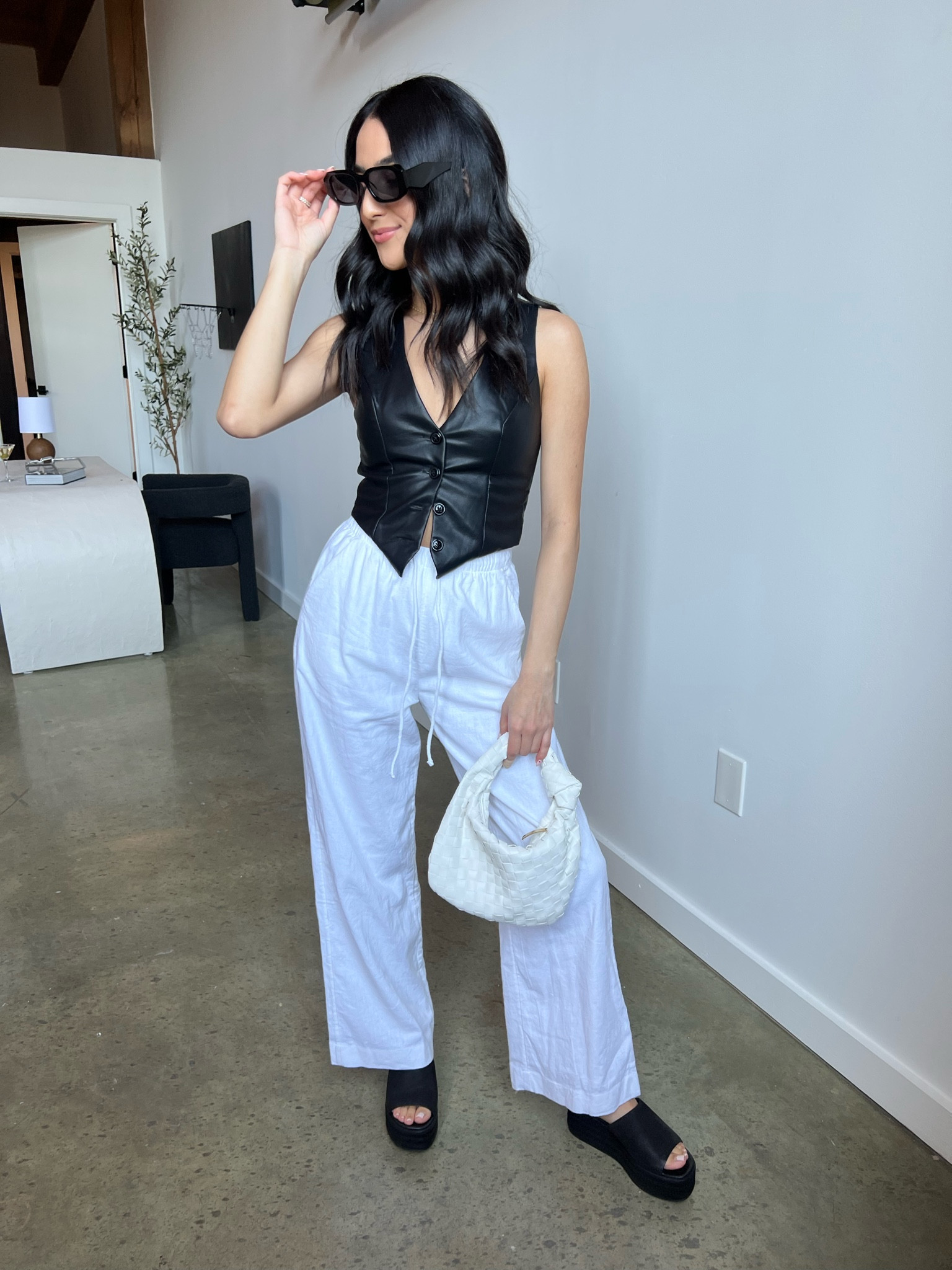 Linen pants are back, baby. These Abercrombie ones are my favorite, will be on repeat for all of spring & summer!

Linen outfit, abercrombie finds, neutral summer outfits

#LTKFind #LTKunder100 #LTKstyletip