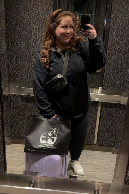 Flight outfit for the return home from Chicago - I love being cozy when I fly. A sweatshirt is always a good idea for plane rides, and this one is so comfy. I wore it around Chicago too and it was so cozy!

#LTKfindsunder50 #LTKstyletip #LTKtravel