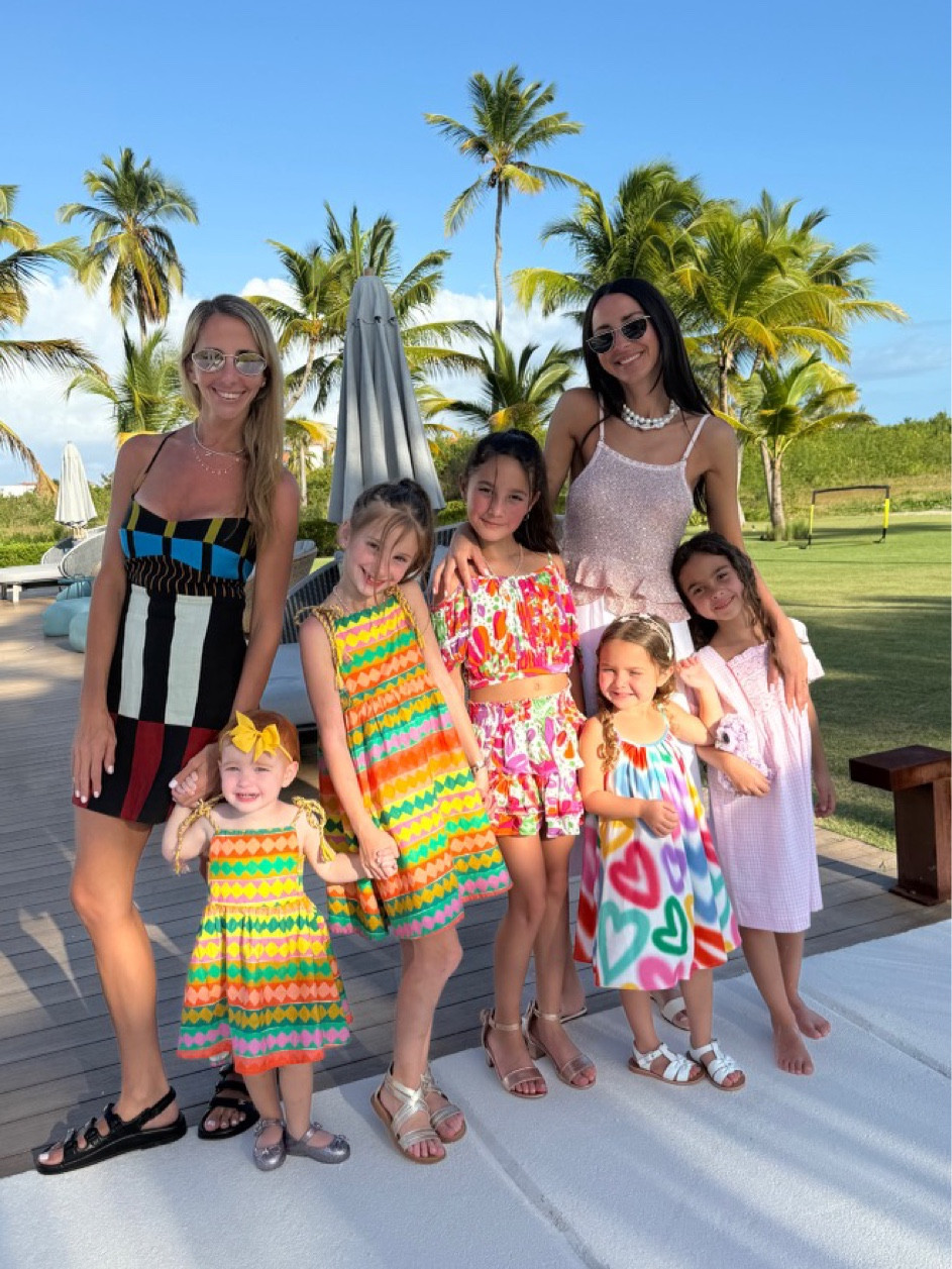 All the kids’ vacation looks! 🌴