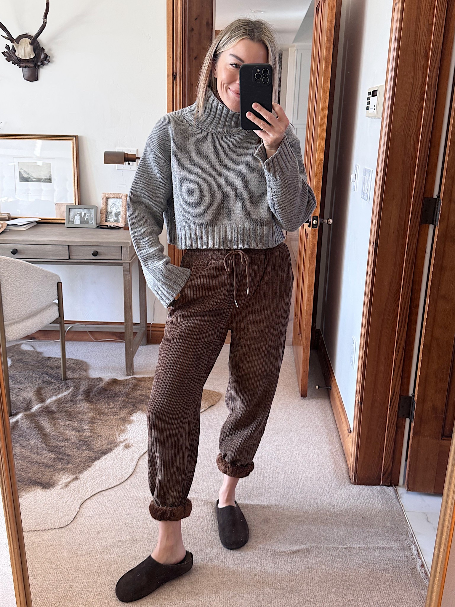 New corduroy joggers in from Amazon, loving them and the option to roll them up. They have a cute fur underneath. i’m wearing a small. Sharing several ways to style them. Size S

#LTKgrwm #LTKOver40 #LTKootd