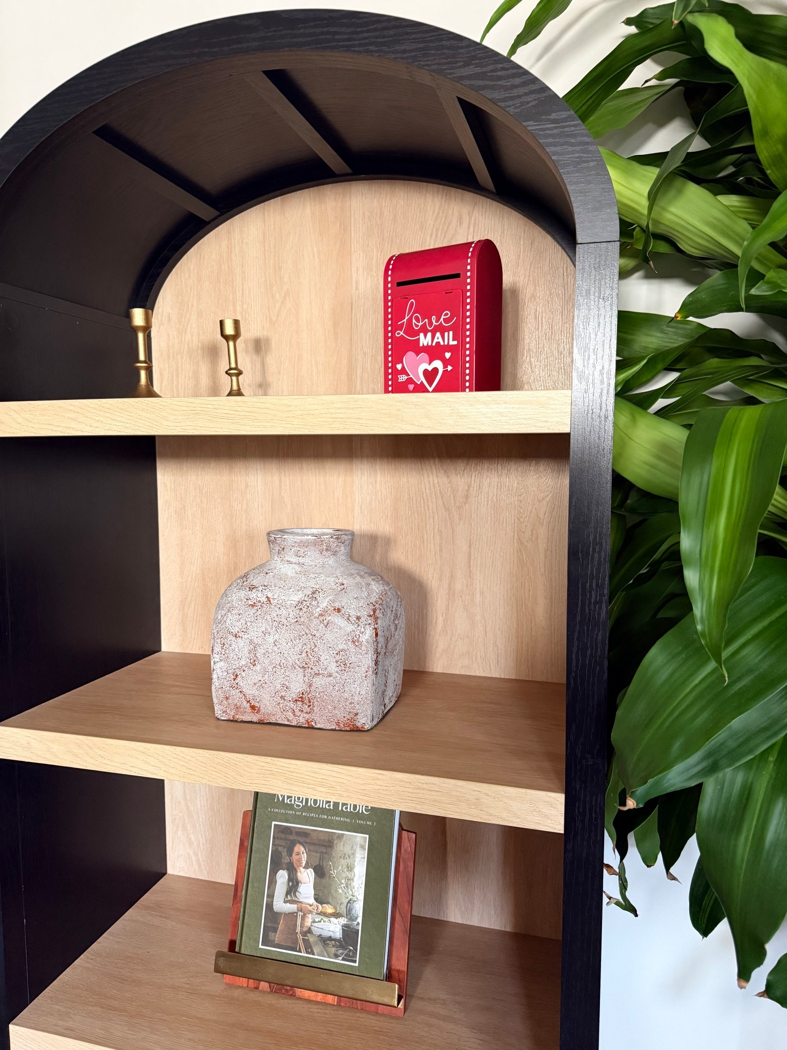 Michaels doesn’t just sell peonies 😂 … the home decor section is so underrated. This vase is the perfect neutral moment for spring styling, entryway tables, coffee tables, or even a kitchen island centerpiece. 🤍

Vase, Michaels, center piece, bookcase, entryway, kitchen counter, home decor 

#LTKHome