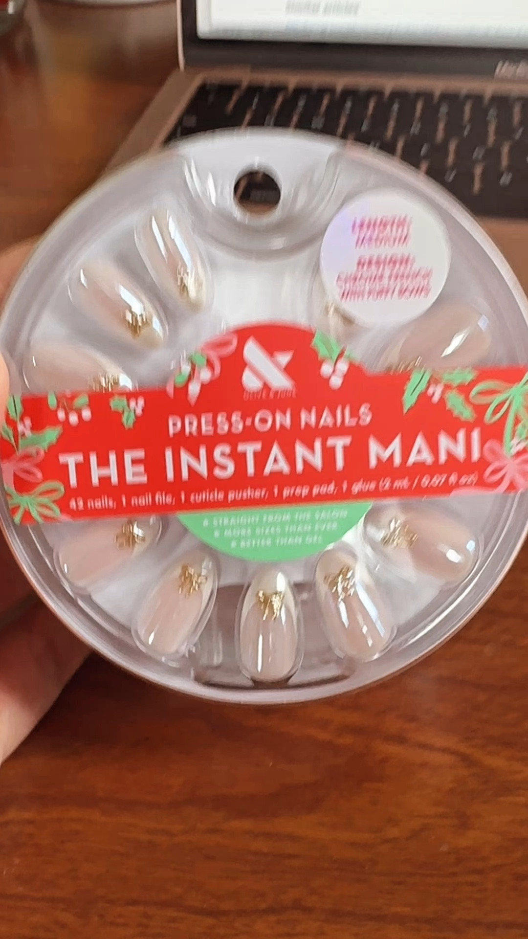 Are these not perfect for the holidays? @oliveandjune I’m gonna need y’all to restock this one ASAP! #oliveyourmani #nails #pressonnails 

#LTKStyleTip #LTKSeasonal #LTKHoliday
