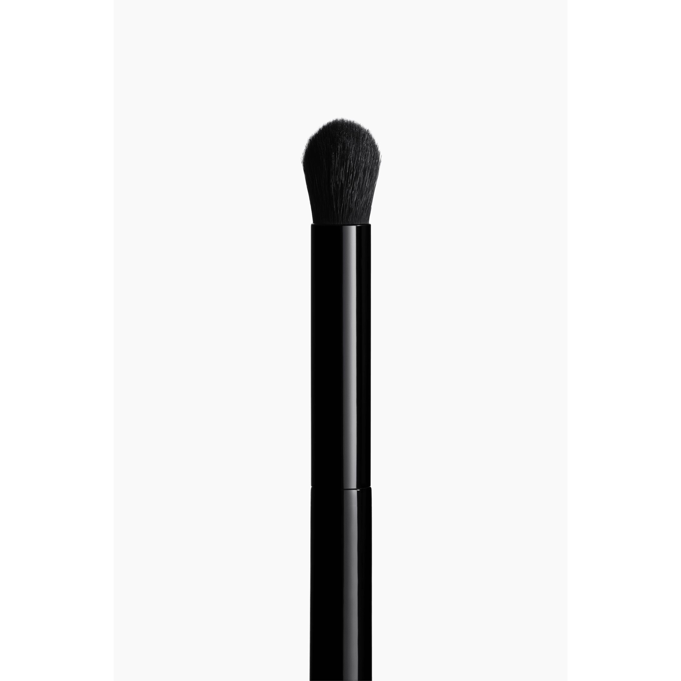 LES PINCEAUX DE CHANEL Rounded eyeshadow brush n°204  | CHANEL | Chanel, Inc. (US)