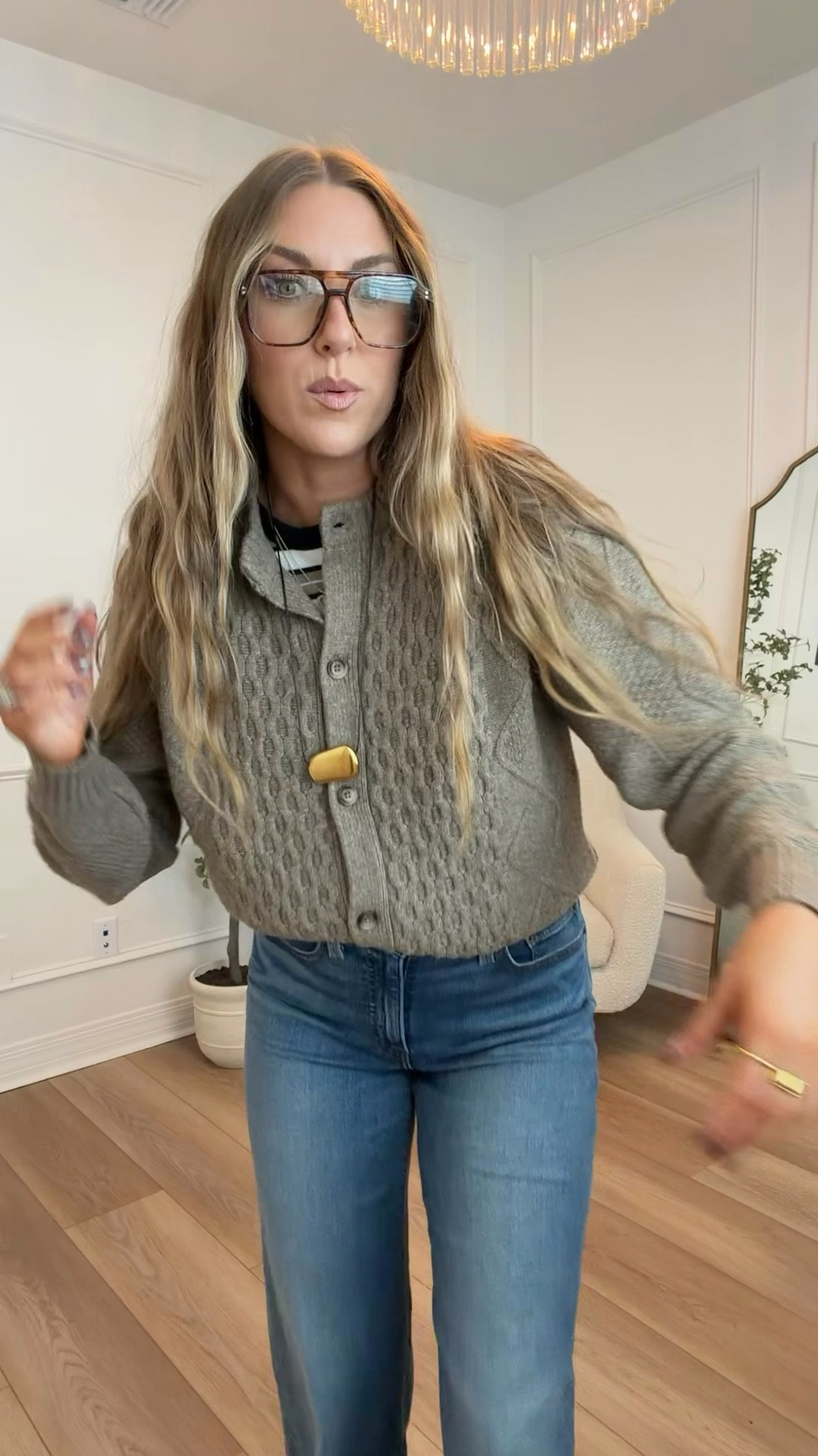 Wearing a small cardigan and 27 jeans and the wash is Finder Keeper Clean Hem @levi #levisLTKPartner