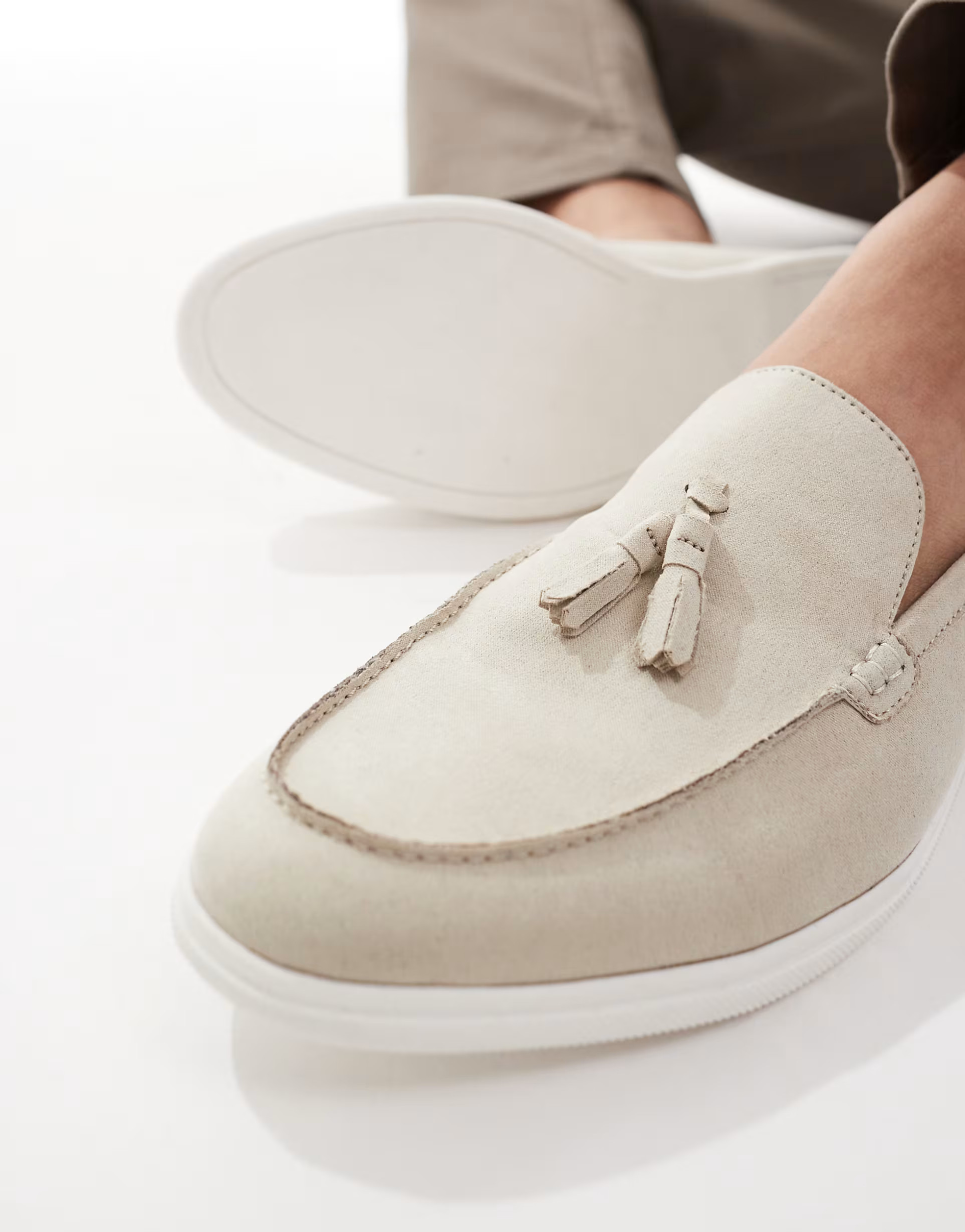 SEQWL – Berwin – Loafer in Steinbeige mit Quastendetail und kontrastierender Sohle | ASOS | ASOS (Global)