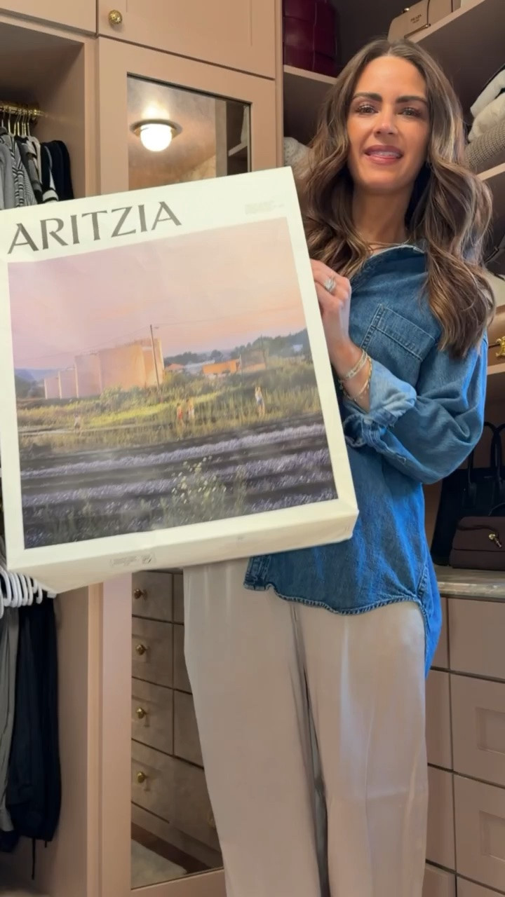 TRY ON HAUL ✨ my latest summer order from @Aritzia  
Striped Polo - S
Navy Shorts - S
Smocked White Top - S
Tailored Short - 2 (need to size up)
Tailored Pant - 2 (need to size up)
Navy Silk Dress - S
Midi Dress - S
White Denim Button Down - XS
Red Shorts - S
Navy Vest Dress - 2

#LTKootd #LTKgrwm #LTKvlog