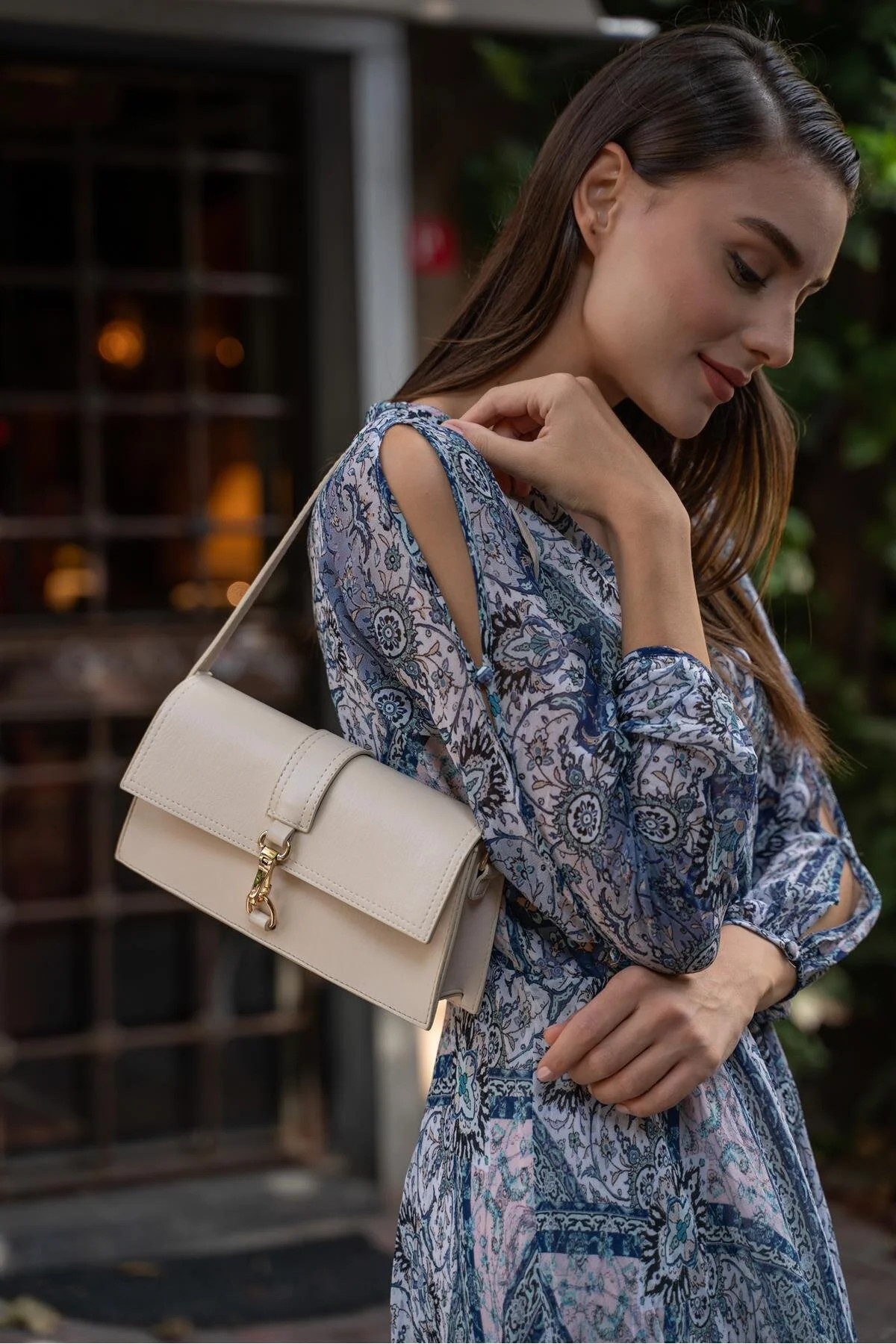 Madamra Cremefarbene rechteckige Damentasche mit Schlosszubehör | Trendyol DE