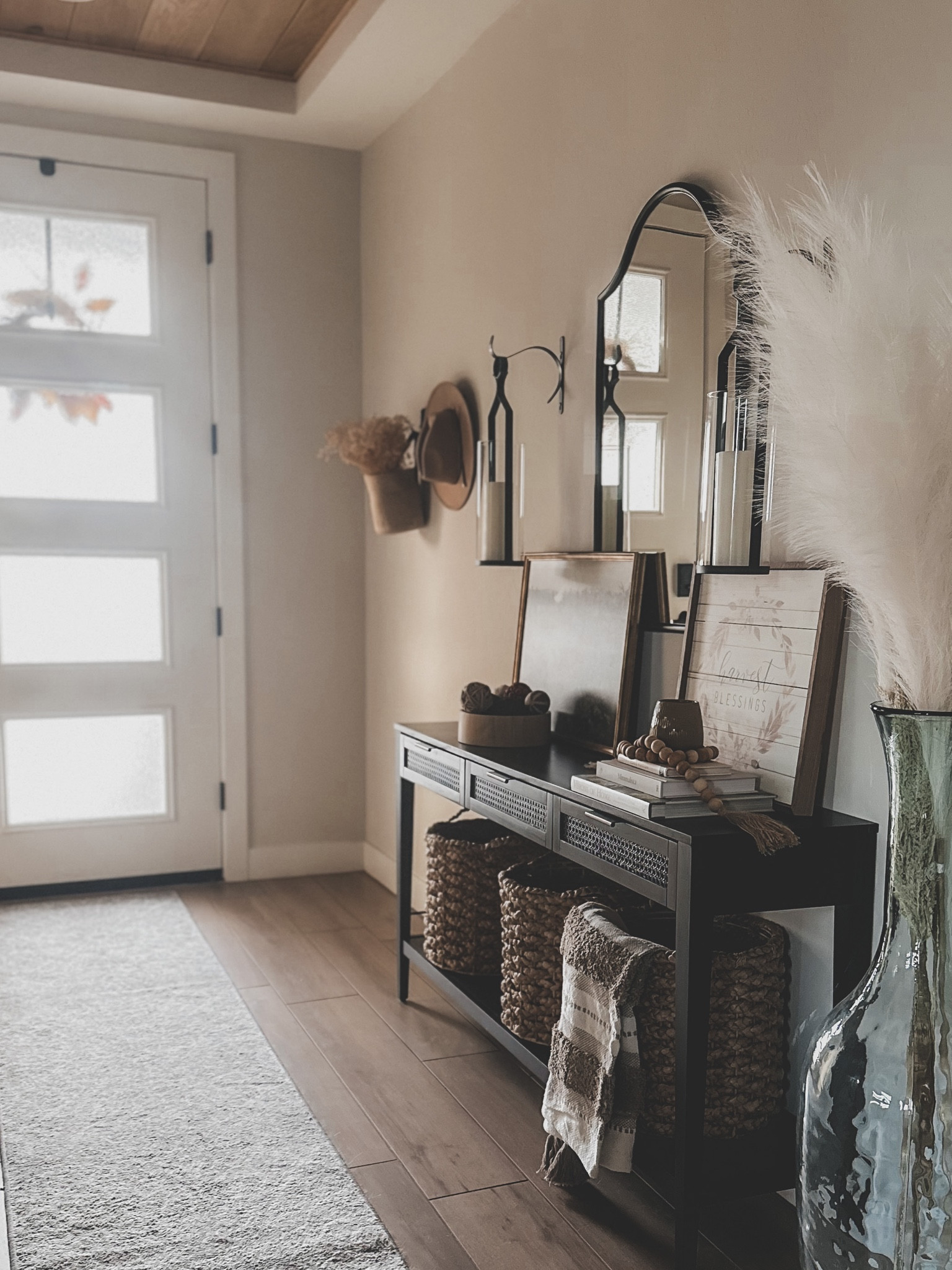 Neutral Fall Entryway Inspo

#fallinspo #neutraldecor #entryway 

#LTKstyletip #LTKSeasonal #LTKhome