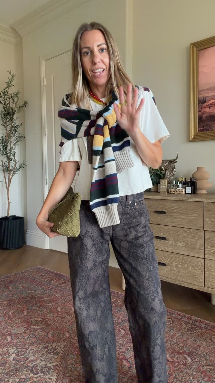 Abercrombie outfit
20% off sale code AFLTK
snakeskin jeans size 24 short curve
Old tee
Sweater size xs
Amazon accessories