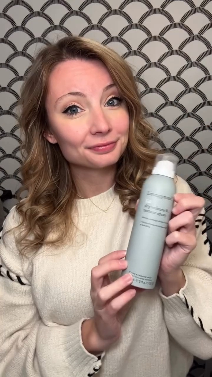 This dry volume and texture spray from @livingproofinc is the finishing touch whenever I curl my hair and it makes such a difference. Plus, it doesn’t leave my hair crunchy (thank god). Living Proof is offering 25% off sitewide right now, I have my LP storefront linked in my bio where you can shop my faves from them! #livingproof #livingproofinc #livingproofpartner