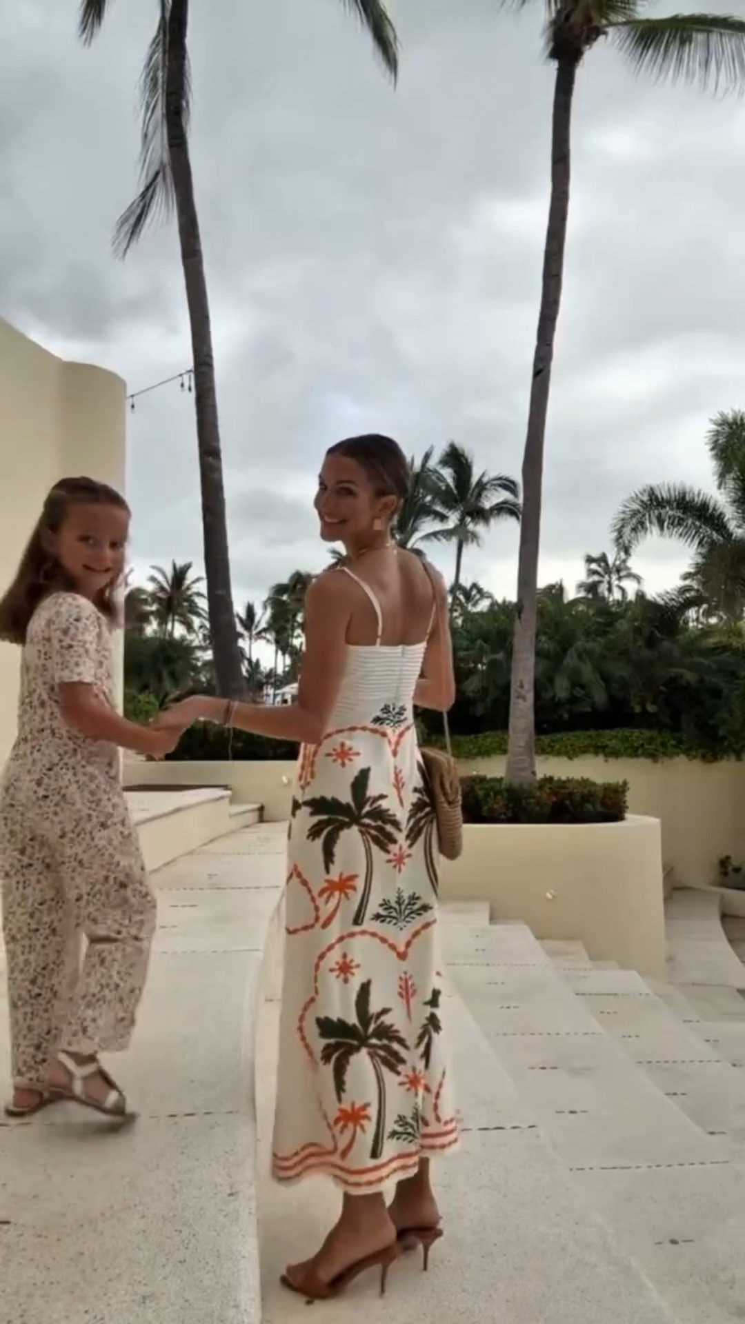 one of my favorite dresses from last year just got restocked! 😍 perfect for a beach getaway or any spring/summer date nights! ☀️