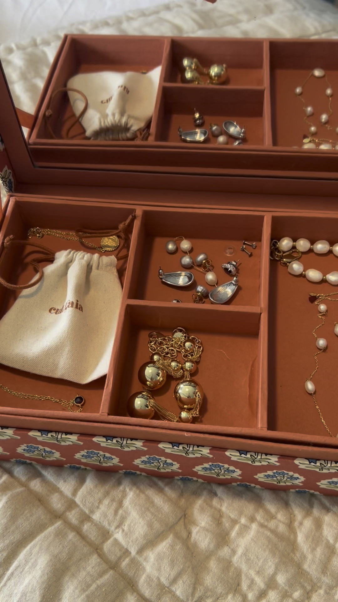 Jewelry box, Amazon gift guide, holiday gift for her, Christmas gift, colorful jewelry box, home storage solutions, affordable gifts for mom, sister, sister in law, daughter, grandmother 

#LTKfindsunder50 #LTKhome #LTKfindsunder100