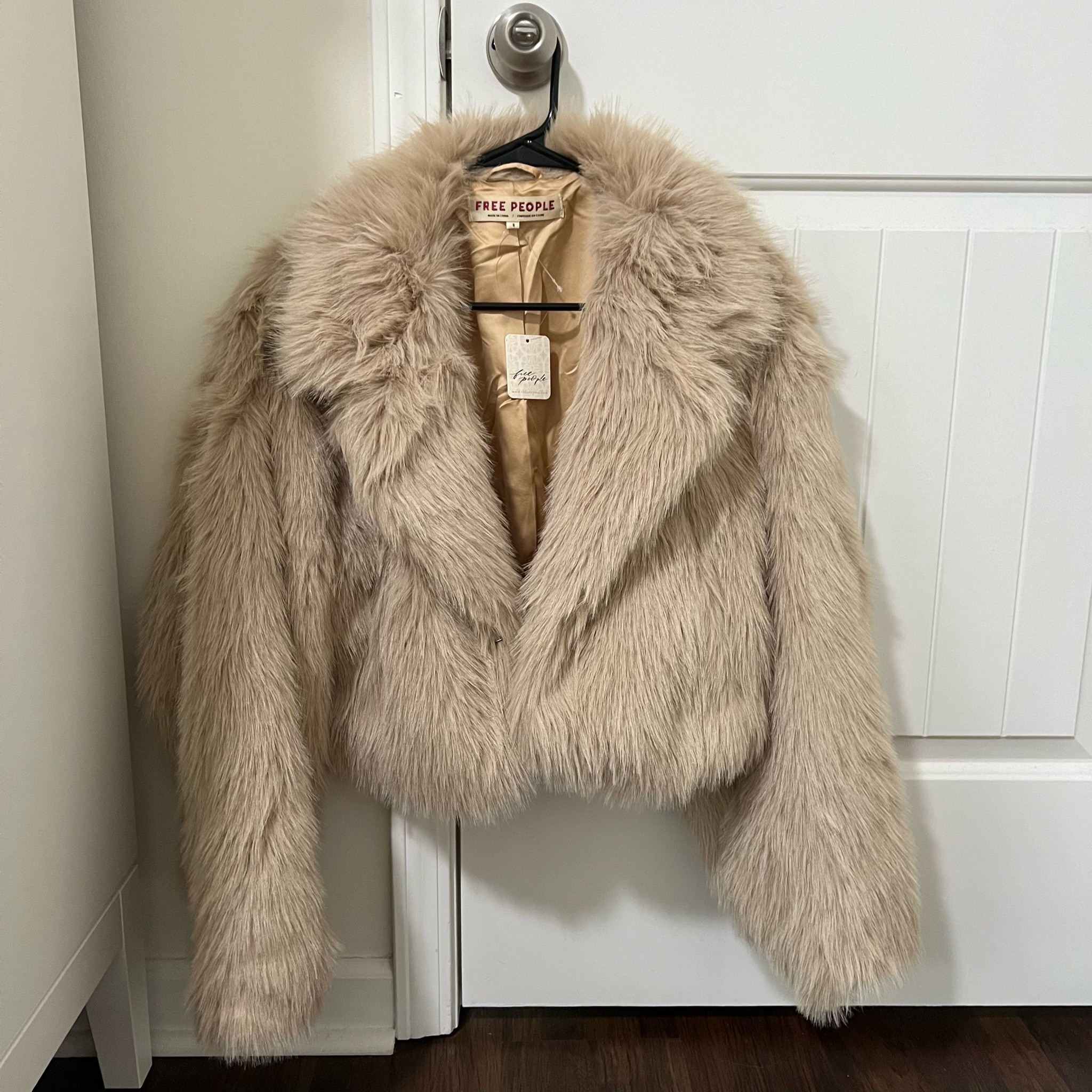 Free People Paris cropped faux fur jacket in sand! Got my usual size small and it’s oversized but super cute! 

Revolve, free people, faux fur jacket, fall, winter, jackets, winter wedding guest outfit 

#LTKStyleTip #LTKSeasonal #LTKHoliday