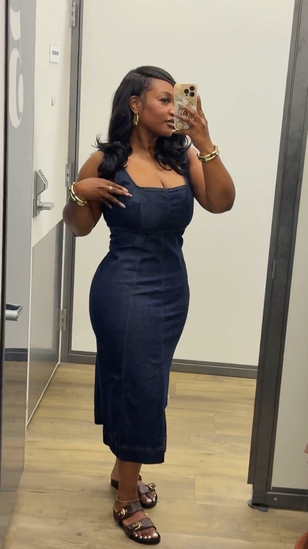 @Oldnavy has a great sale going on for everything from Athleisure, day dresses, business and casual finds✨✨

I’m wearing a size Medium in the workout sets, small in the denim dress, 8 in the barrel jeans, small in the cargo joggers, Large in the striped baby tees, Medium in the striped sweater 

#LTKStyleTip #LTKActive #LTKSaleAlert