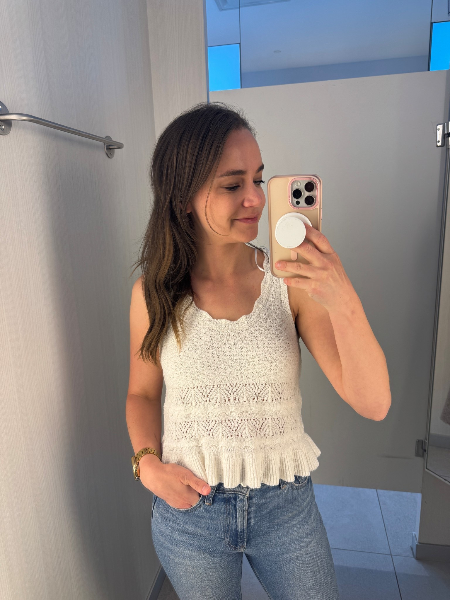 White lace crochet sleeveless top tank 

#LTKcanada #LTKspring #LTKsummer