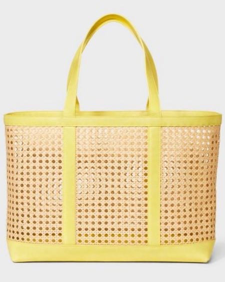 FAVE beach bag from Target so far this season☀️☀️☀️ #target #pool #beach #tote #spring #summer #vacay # vacation 

#LTKfindsunder50 #LTKitbag #LTKfamily