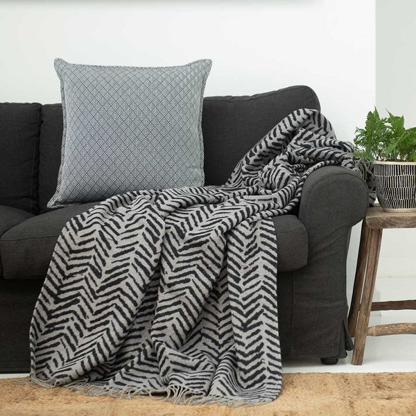 Brush Strokes Throw | Thula Tula