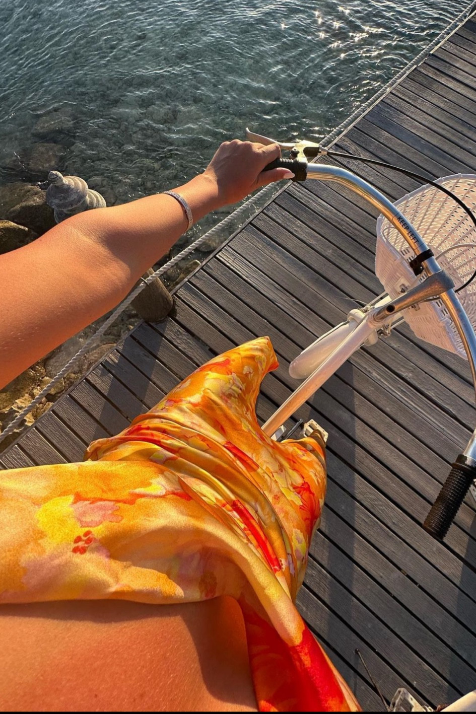 robe d’été fleurie orange rouge jaune robe à bretelle effet satin robe colorée longue à fleur 

#LTKSeasonal #LTKFind