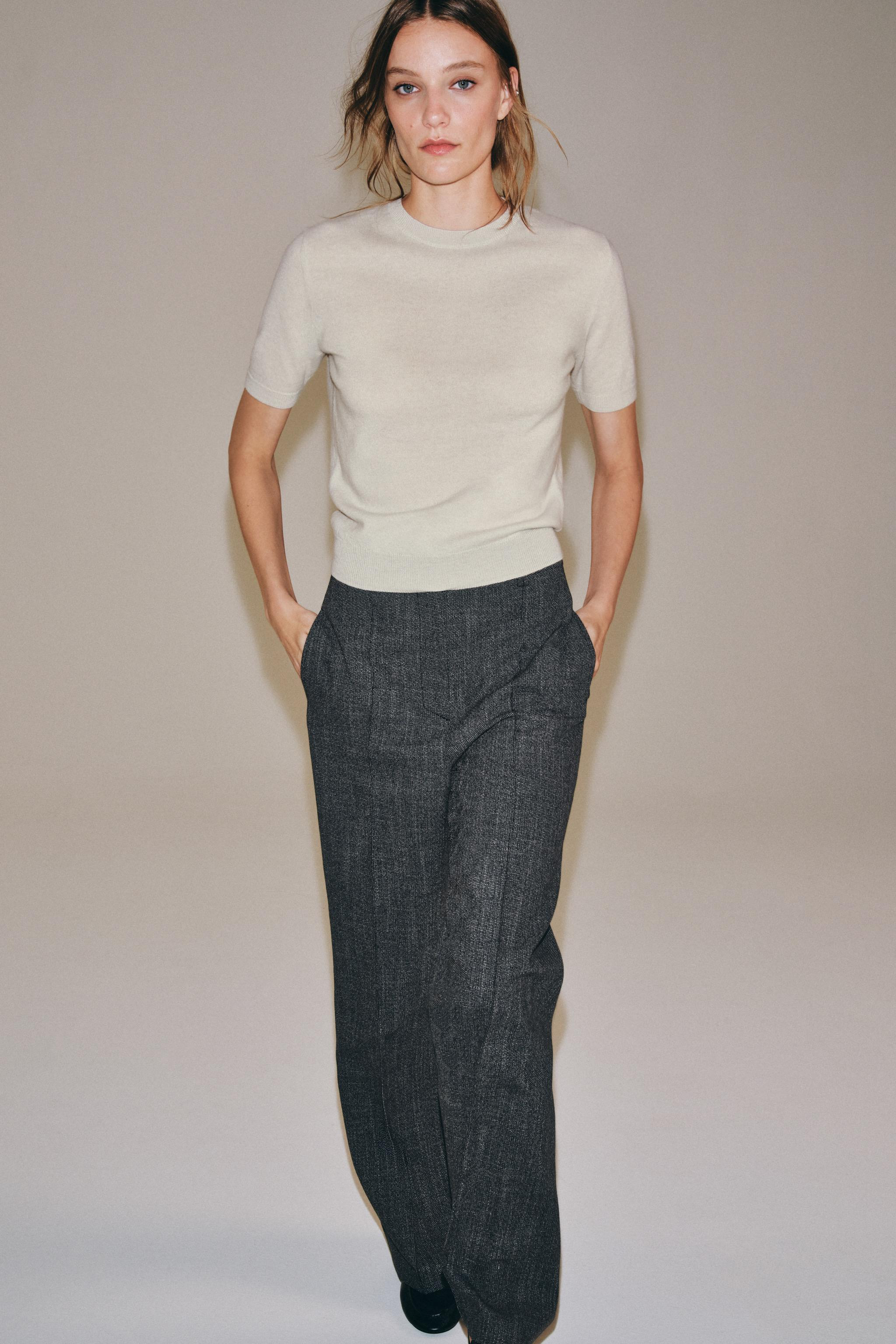 Model height: 178 cmJumper made from 100% wool yarn. Features a round neck, short sleeves and rib... | Zara UK