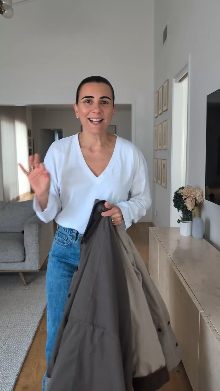 Comparison time.. the @cereslife sale has started and so the questions have started rolling in.

I wear a small across all ceres life!

Comment SHOP for sizing and links sent straight to your DM's  as well as a few other favs

Weekender or Barn.. let me know which is your fave?

Your girl wasn't joking when she said the green jackets game was strong.

#LTKaustralia