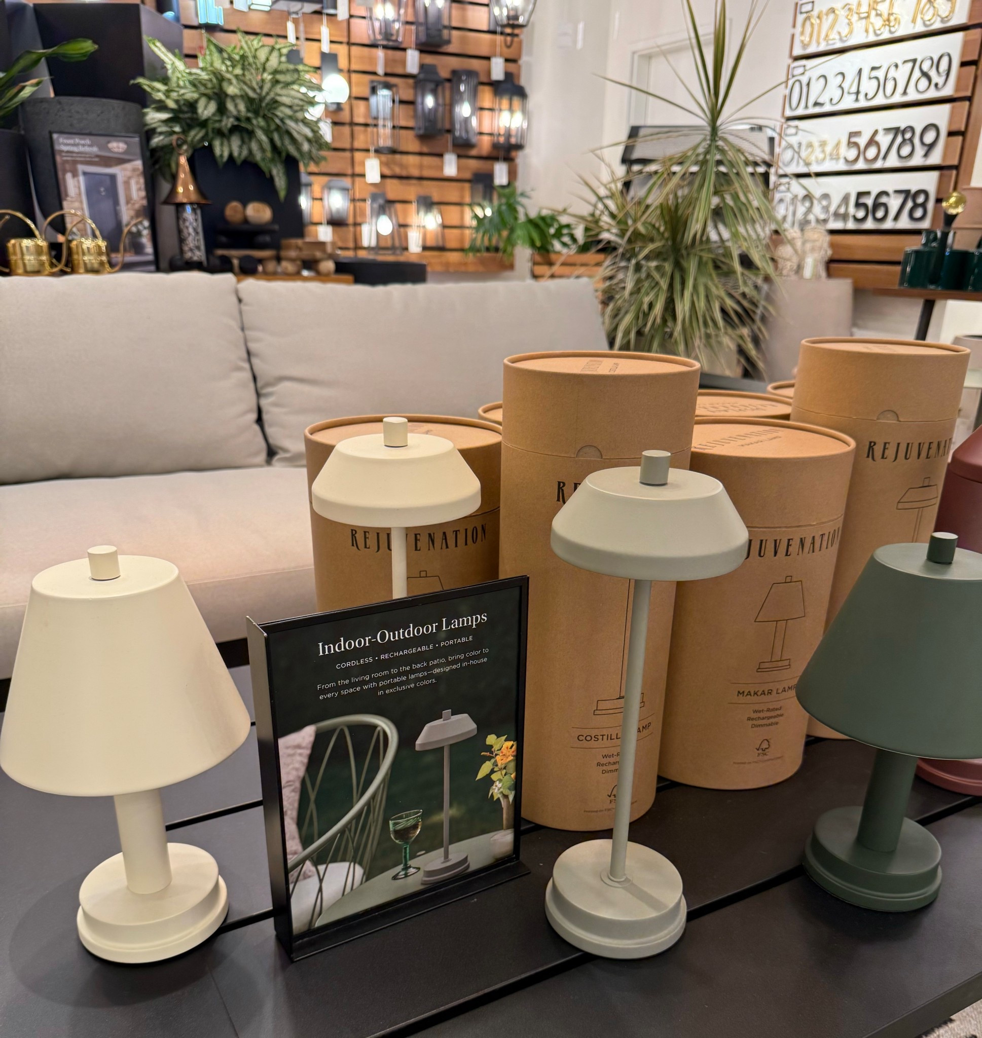 These are indoor/outdoor portable rechargeable lamps are so heavy and great quality! 

Outdoor decor 
Outdoor patio 
Outdoor furniture 
Outdoor lamp 

#LTKSaleAlert #LTKHome #LTKU