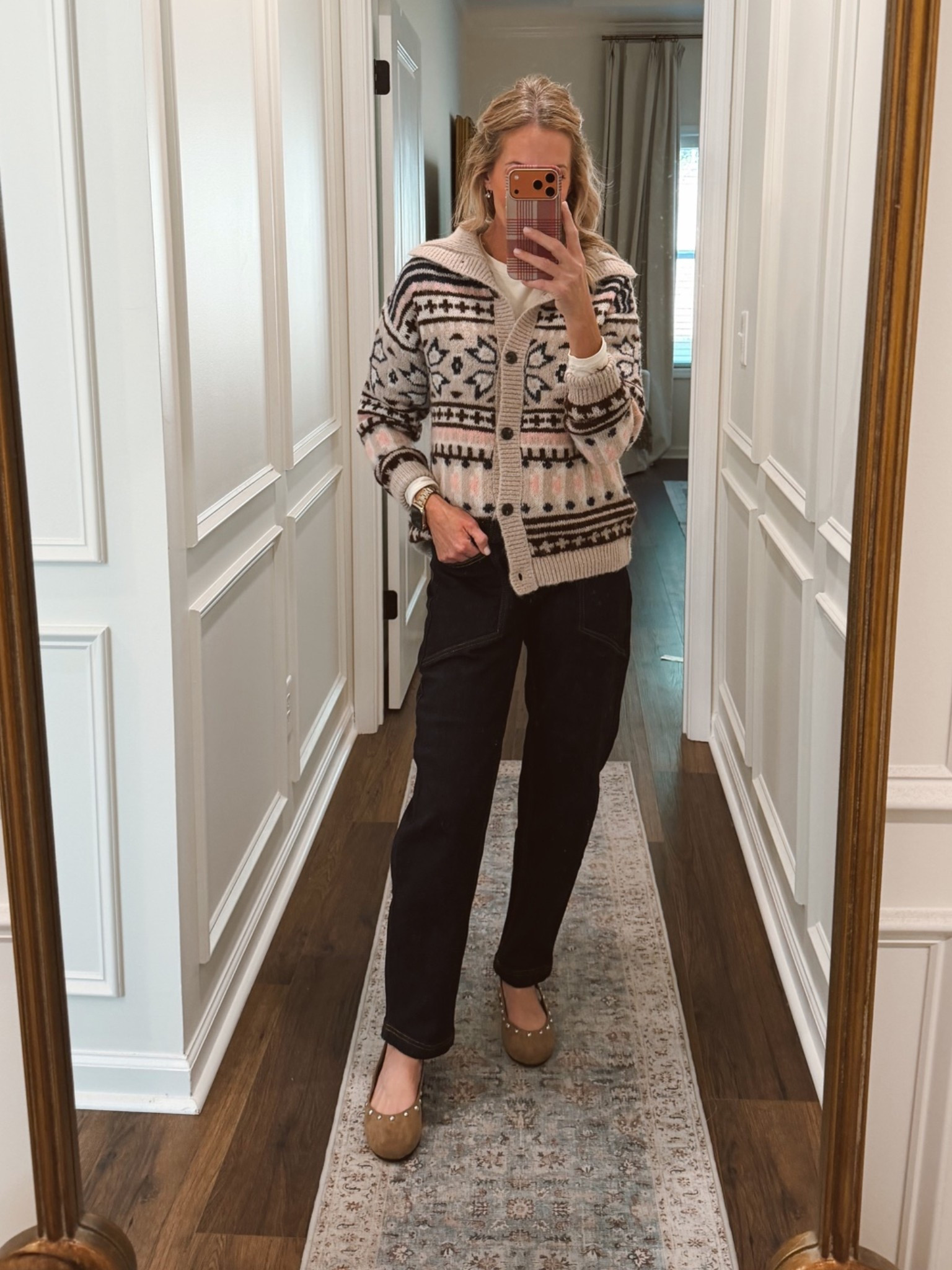 This women’s pattern a long sleeve cardigan is only $28. It is so cute. Super soft looks great with your favorite pair of denim wearing a size small