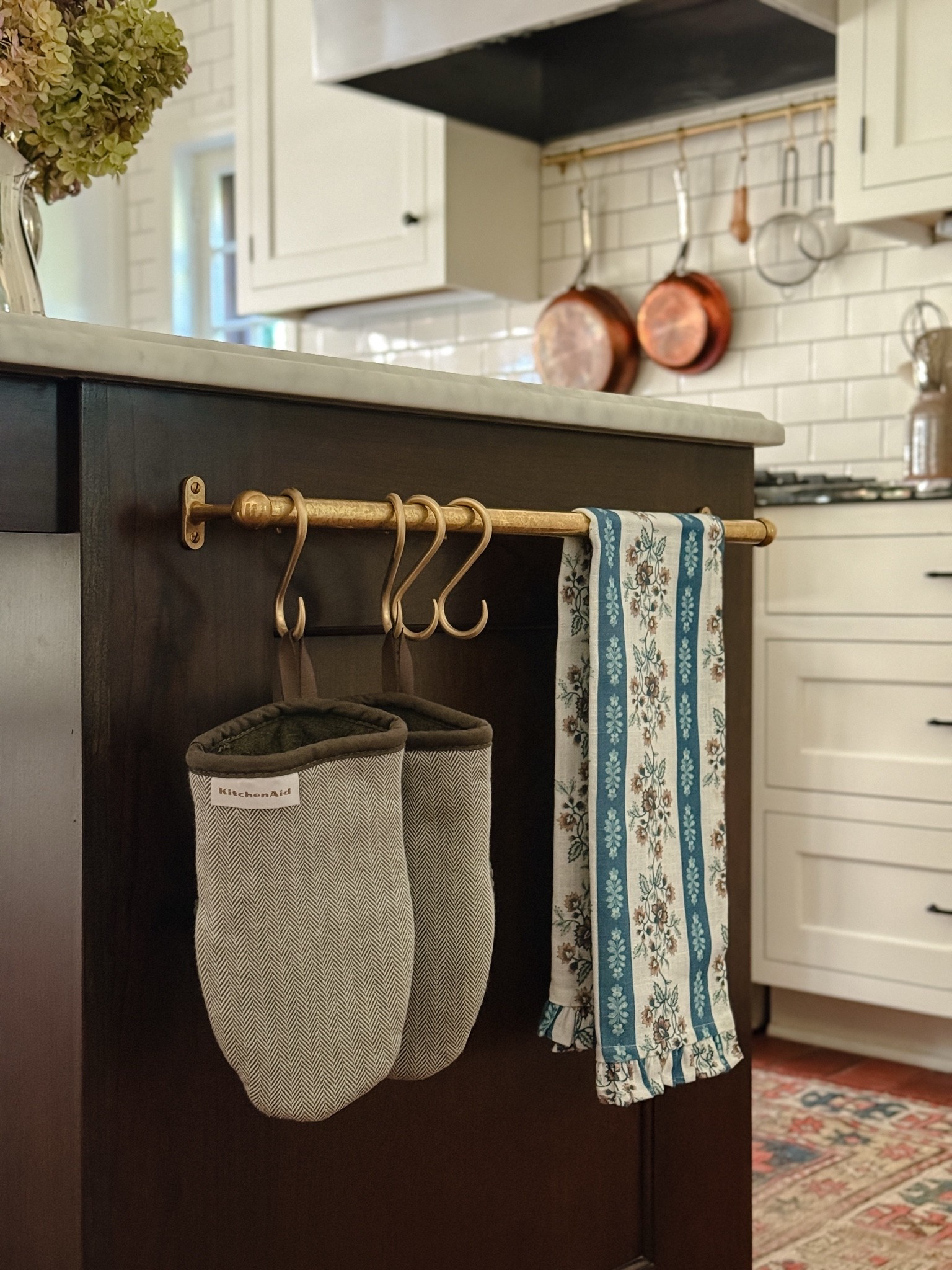 Just installed our towel bar in the kitchen island and I’m giddy to hang my cute kitchen linens + oven mitts. Hanging rails are from Devol.