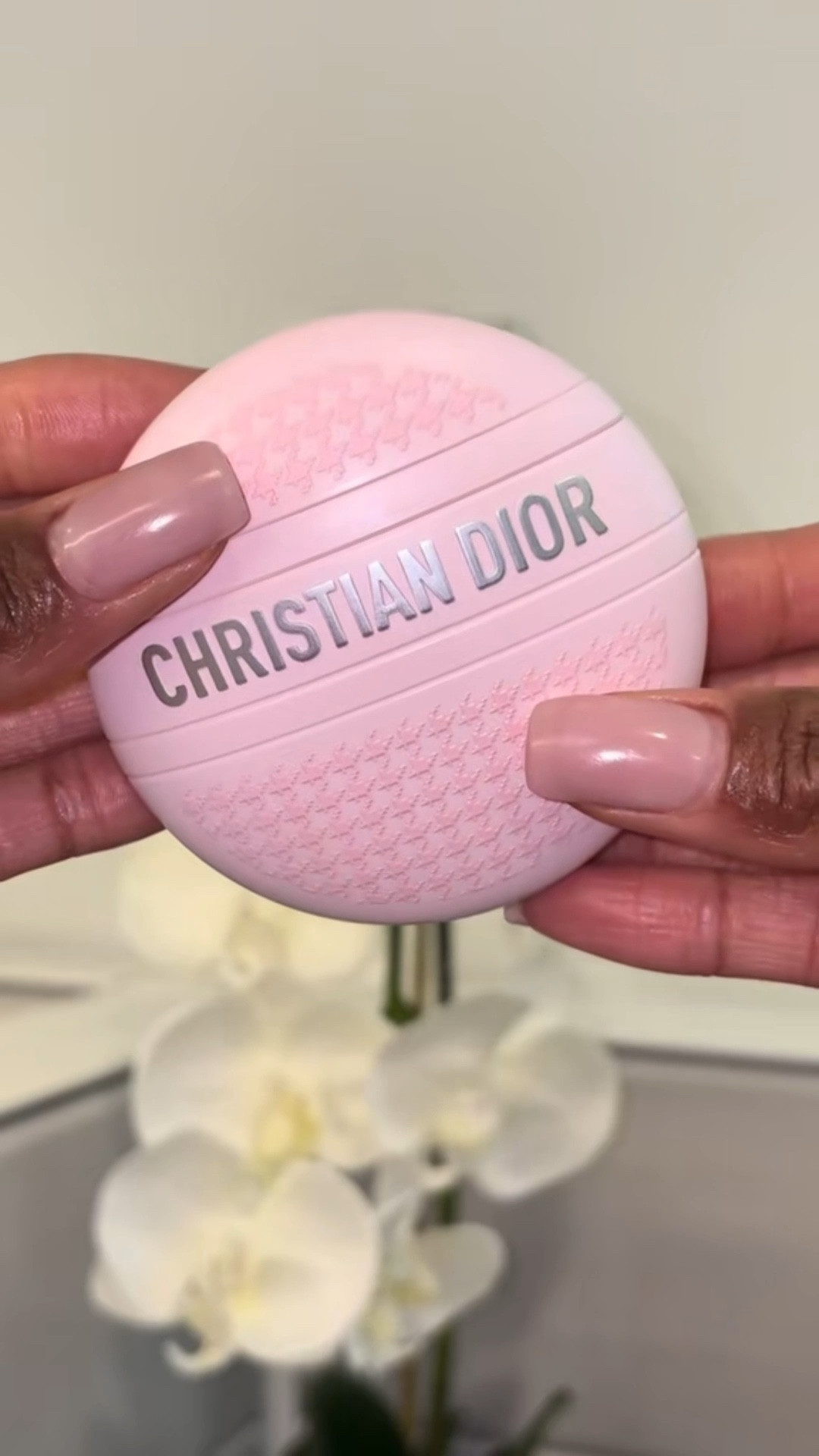 Ahhh the new pink Dior Melt-In hand cream is sooo pretty. It’s moisturizing but not too heavy and it smells like Miss Dior Blooming Bouquet. 

This is not the initial drop that I announced.

This is separate from the Le Baume pink, lilac, and coral that’s dropping in a couple of weeks. 

I’ll keep you posted on restocks. 

#LTKSeasonal #LTKselfcare #LTKBeauty