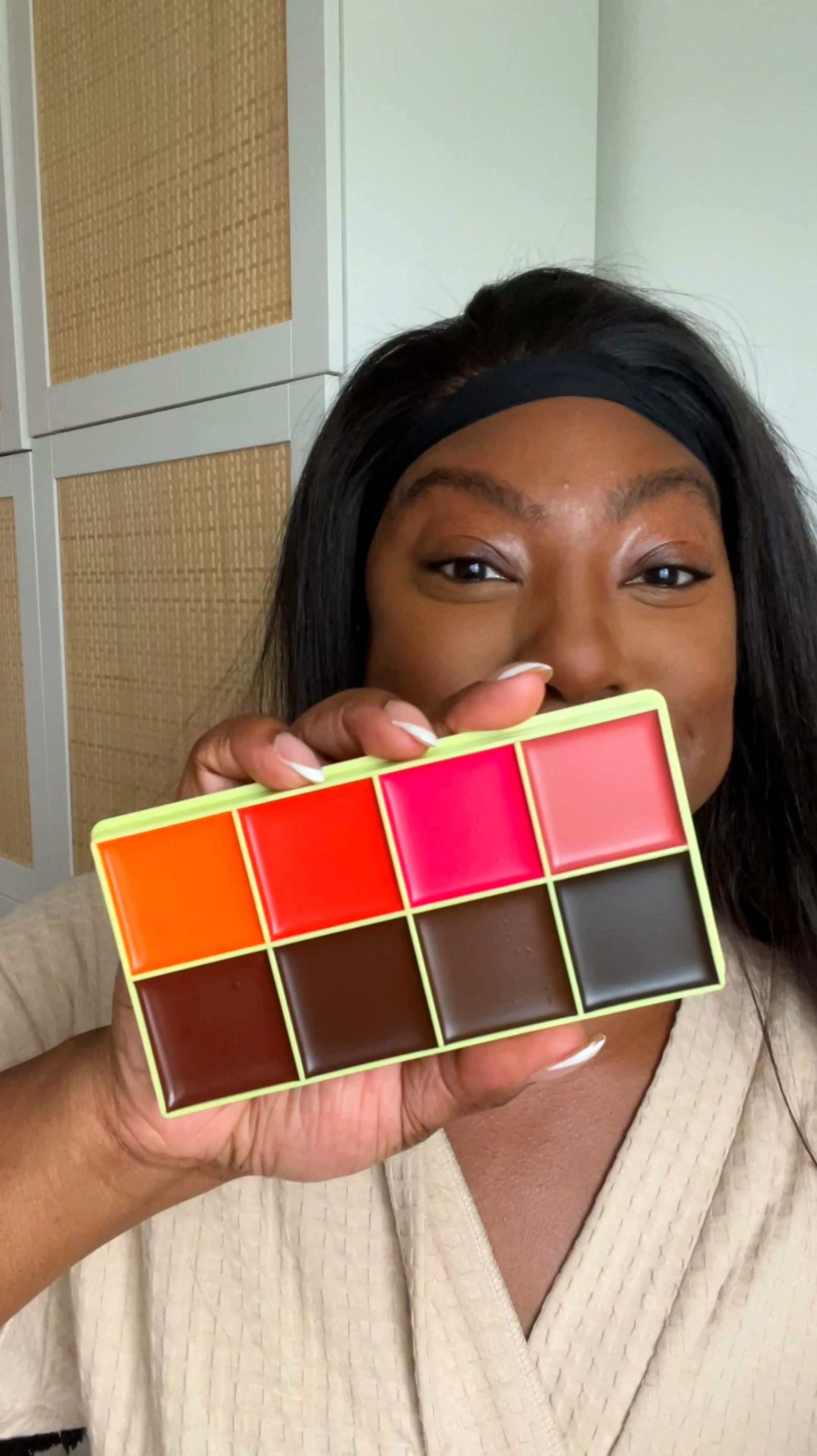 Is The Curve Case Worth The Hype?…🫠

I’m not often persuaded… but packing light has been a huge priority for me as of late & I want products that work well on black/brown skin tones!

Let’s unbox & test the viral @madebymitchell curve case in shade ‘deep’. Then I’ll share whether it was worth the coin I spent or not!!

My makeup Details:
- Teint ultra wear @lancomeofficial 
- Prisme Libre concealer @givenchybeauty 
- Easy Bake setting powder @hudabeauty 
- Brow Sculp Gel @maxfactor 
- Born This Way Natural Nudes @toofacedlovestheuk 
- Tattoo liner @kvdbeauty 
- Hella thicc mascara
- Sun stalk’r bronzer
- Trace’d out liner
All @fentybeauty 
- Lip maximizer @diorbeauty 
- Airbrush setting spray @charlottetilbury 
- Corner Lash @eyelashemporium 

For all the details, there’s only one place you need to go. You know where 😉

#curvecase #makeupreview #viralmakeup @hudabeautyshop @tracepublicity @esteelaudercompanies @cotyukpr @diorbeautylovers #makeuptutorial #browngirlmakeup #bbloggersuk #madebymitchell #creambronzer #creamblush

#LTKbeauty #LTKeurope #LTKuk