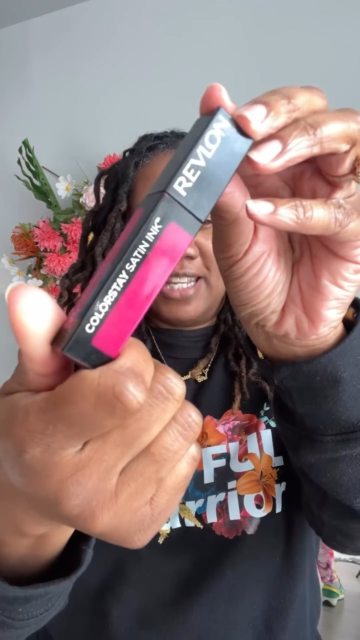 I love a bright lip and this has been my go-to recently!

✨Comment INK to get a link to this exact color sent via DM 💗

#beautyover40 #over40beauty