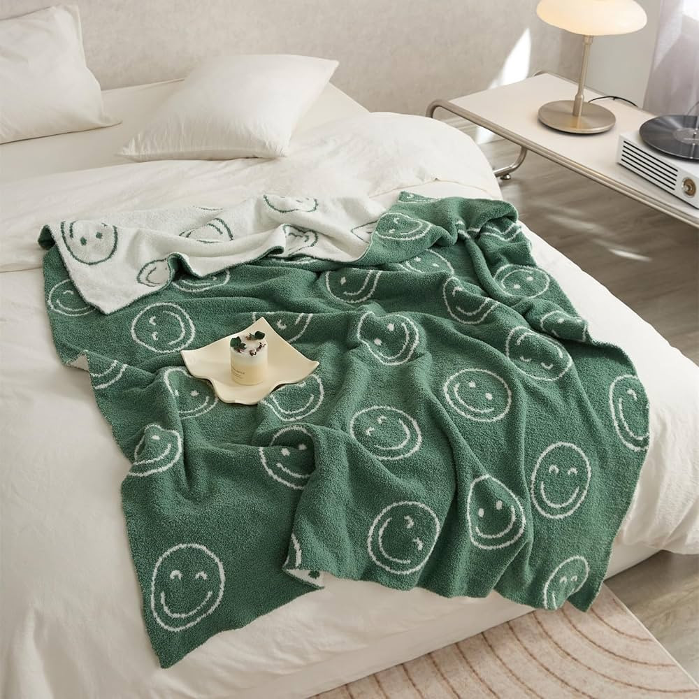 Smiley Face Blanket Reversible Green Throw Blanket Super Soft Cozy Warm Fluffy Blanket for Couch ... | Amazon (US)