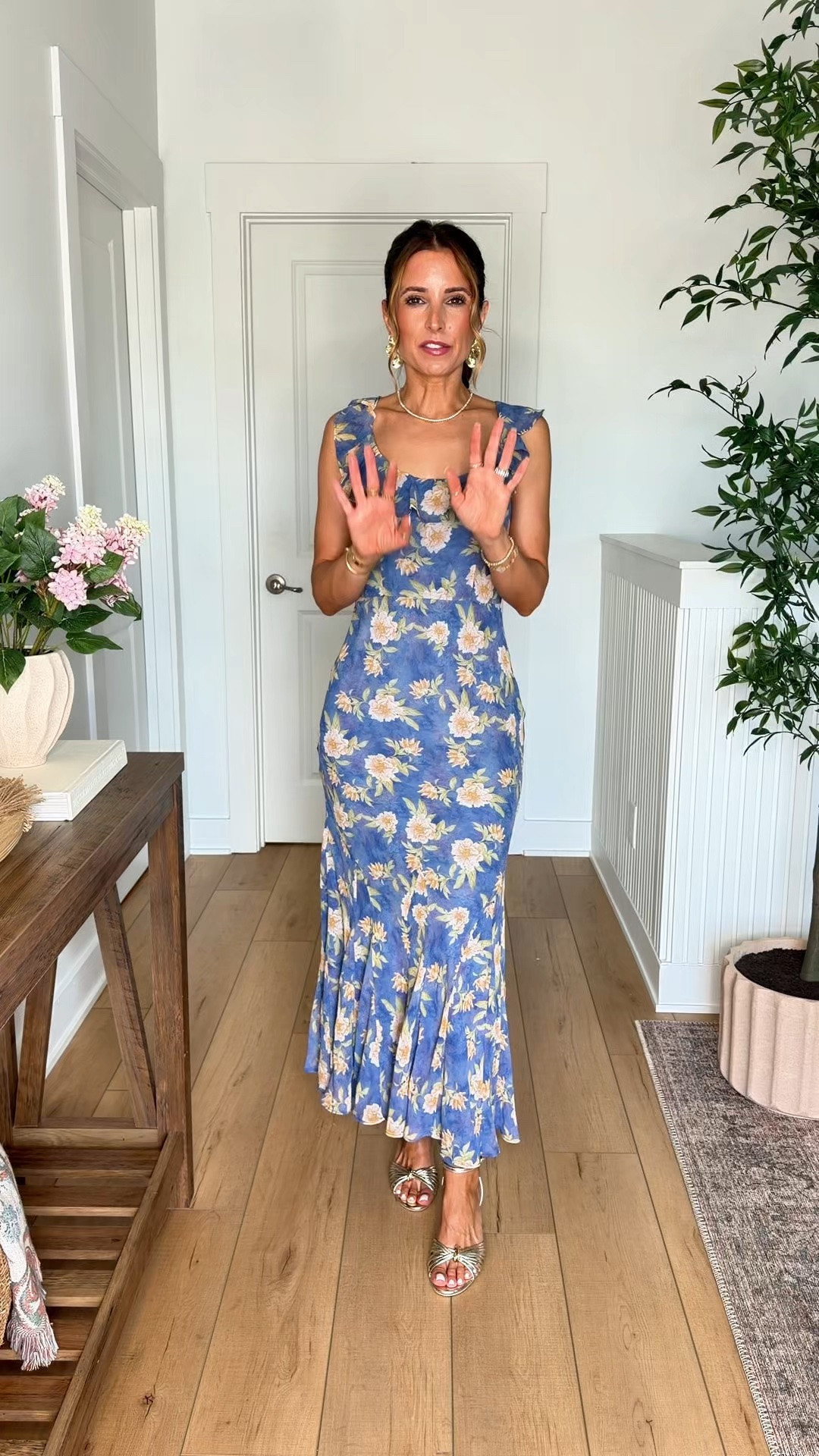 Such a gorgeous late summer + fall or winter wedding guest dress! Code LISA123 on first time purchases. Fall wedding guest dress. Summer wedding guest dress. Spring wedding guest dress. Baby shower dress. Wedding shower dress. Floral maxi dress in XS. Cocktail dress. Garden wedding. Party dress.

#LTKWedding #LTKTravel #LTKootd
