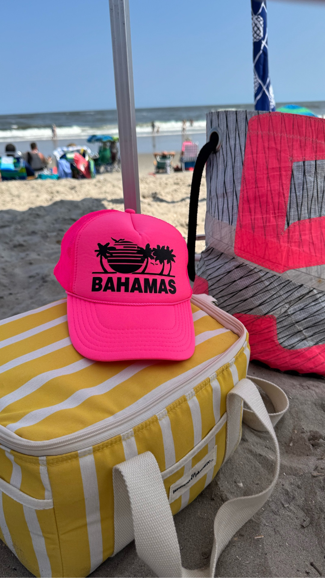  🍸✨ Bar in a Box at the beach 🏖️🌊 Perfect for sunset sips or oceanside happy hours 🥂☀️ Shop my faves through the link in bio! 🔗

🍹 #BeachBarVibes #CocktailByTheSea #BarInABox

#LTKSwim #LTKFindsUnder50 #LTKSeasonal