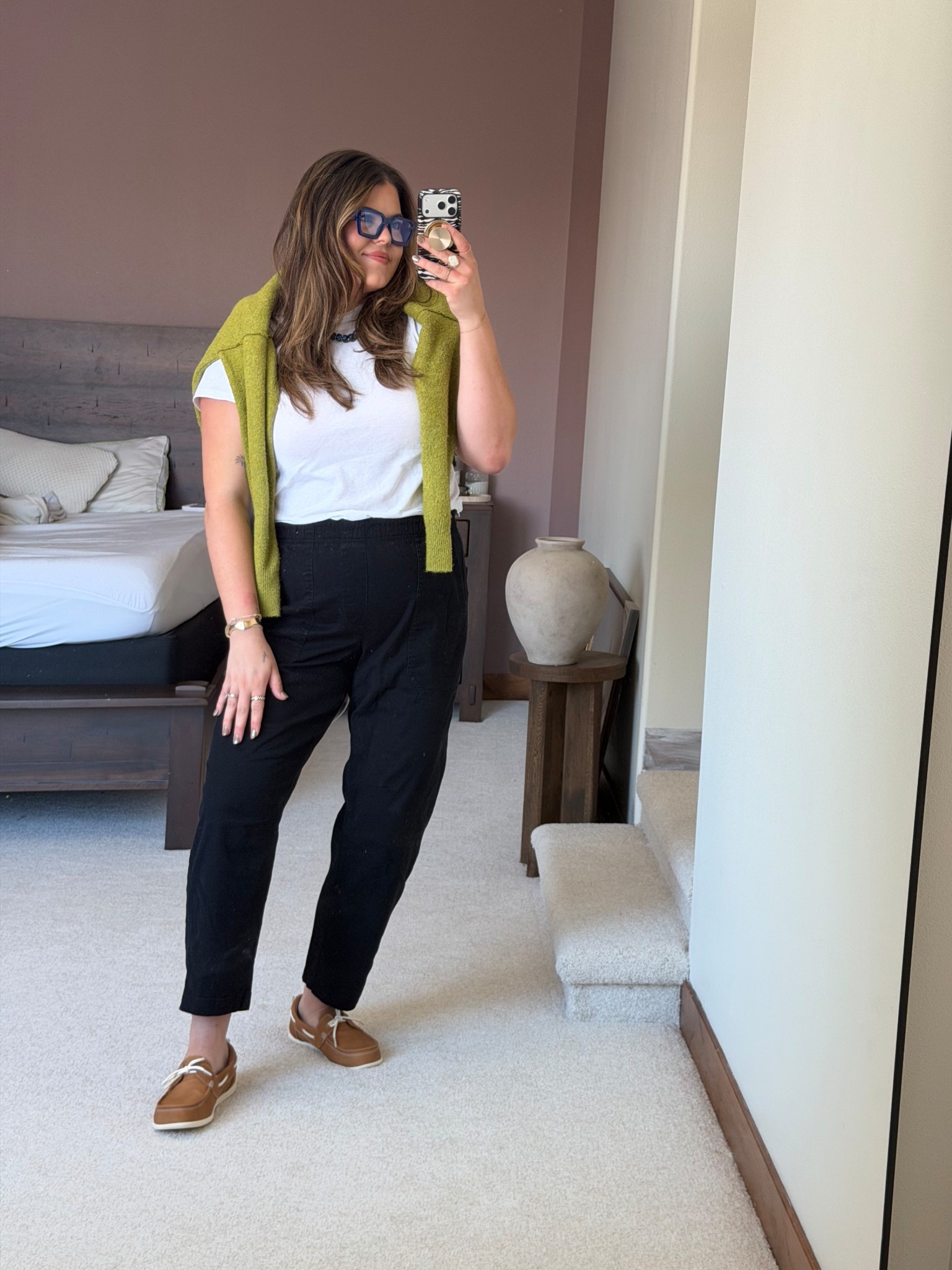 Size 14 spring transition outfit of the day - little talk through on how I go about styling I thick tummy approved outfit. 

Trousers size XL (14) 
White tee XL
Cargo pants size large
Sweater size large

#ltkstyletip #ltkmidsize #ltkfindsunder50