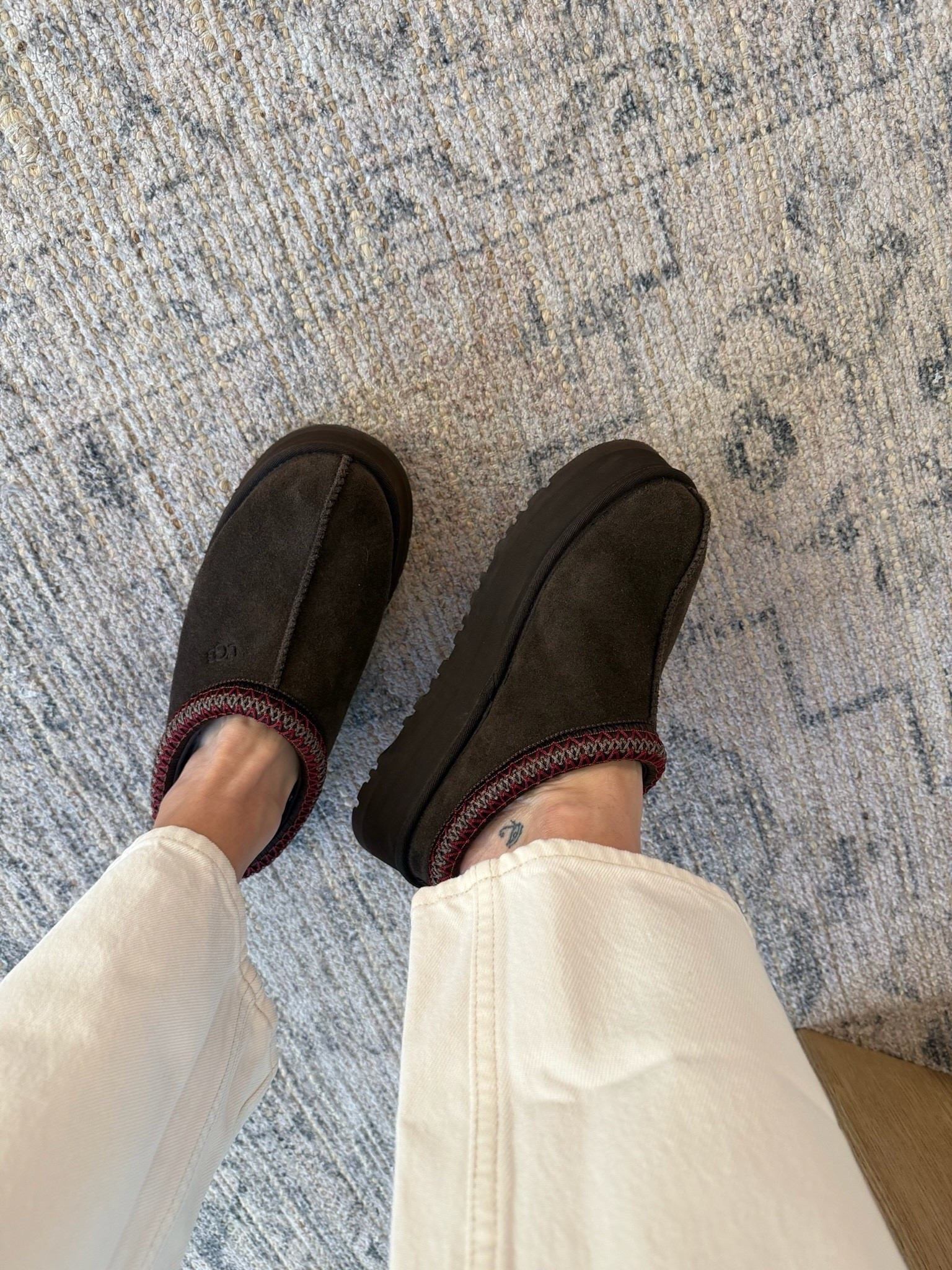 Platform slippers, uggs, winter trends, house shoes, annabrstyle

#LTKOver40 #LTKootd #LTKSeasonal