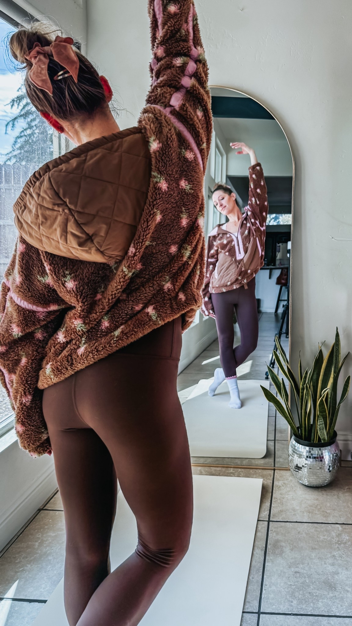Floral + chocolate = fall’s sweetest combo 🍫🌸 This high-pile Sherpa is like wearing a warm hug — perfect for soccer mornings, coffee runs, and cozy nights in

#LTKActive #LTKFindsUnder50 #LTKSeasonal