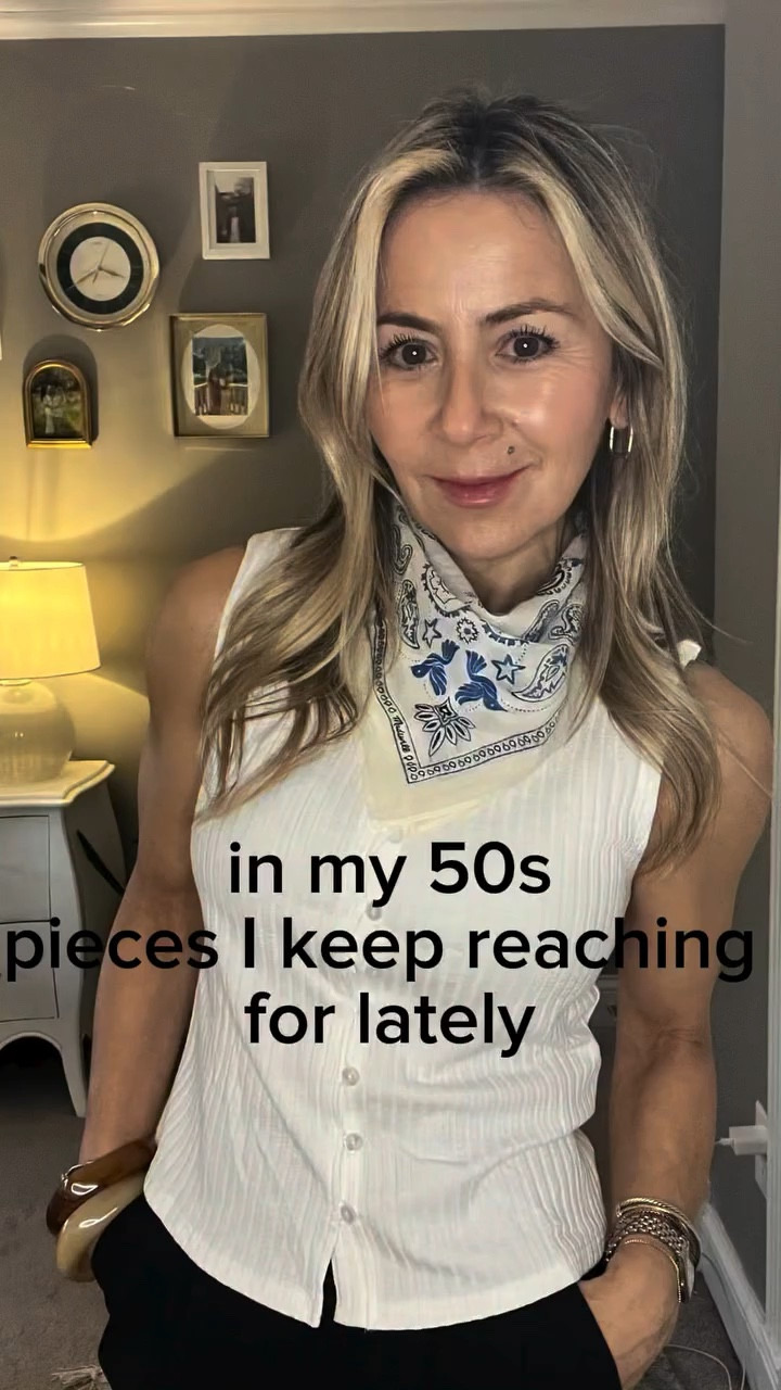 Comment “LINK” and I’ll DM you the direct links.  Things I bought recently and keep reaching for.
Little upgrades that make everyday outfits feel more polished.

Here’s what’s in this video:

• feminine white button-down shirt
• organic cotton bandana (such a chic finishing touch)
• classic black blazer that instantly elevates any outfit
• Lululemon trousers that feel like sweatpants but look polished
• chunky bangles — small detail, big impact
• padded white shirt — a sophisticated wardrobe staple
• loafers that feel like walking on clouds
• long tassel necklace — the perfect statement accessory
• quilted Lululemon bag — perfect for travel and everyday
• neck cream that instantly tightens and smooths
• illuminating serum for instant glow and radiance

These are all pieces I genuinely love and keep reaching for.

✨ Which one is your favorite?