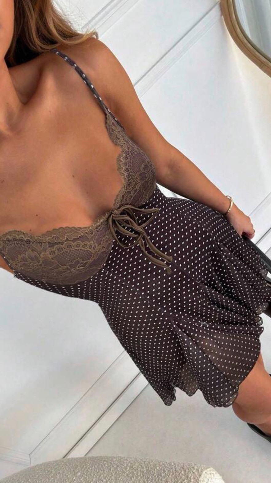 Brown polka dot dress with lace 🤎