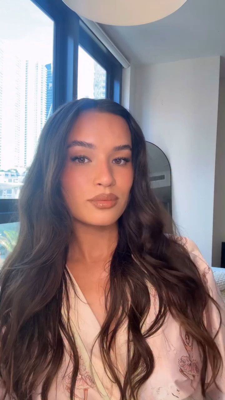 Natural glam makeup routine 🩷 

@anua_global pdrn cream
@eltamdskincare tinted sunscreen
@elfcosmetics power grip primer
@nars creamy radiant concealer
@itcosmetics dual brush
@fentybeauty contour stick
@charlottetilbury contour wand + flawless filter
@narsissist light reflecting foundation 
@lauramercier setting powder 
@patricktabeauty dual blush + highlight 
@anastasiabeverlyhills brow pencil + lip liner 
@refybeauty brow gel
@benefitcosmetics roller lash mascara 
@veyesbeauty lash tabs 
@makeupforever waterproof lip liner
@paulaschoice lip balm

#makeuptutorial #naturalglam #beauty #girls #makeuplooks