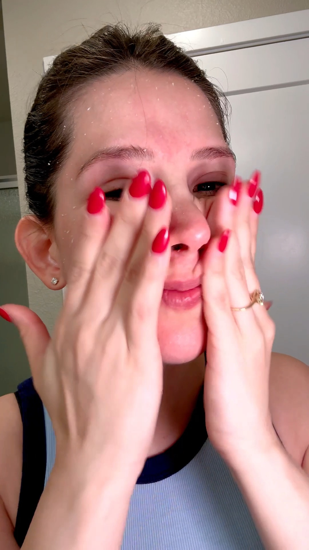 
I did NOT expect this… 👀

This exfoliator literally rolls the dead skin off without damaging your skin barrier — and my skin feels insanely smooth after.

Perfect if you have sensitive or rosacea-prone skin or if you’re tired of harsh acids.

I linked the full kit in my LTK so you can shop it easily ✨

#liketkit #LTKbeauty #ad @shop.ltk @soniarosellibeauty