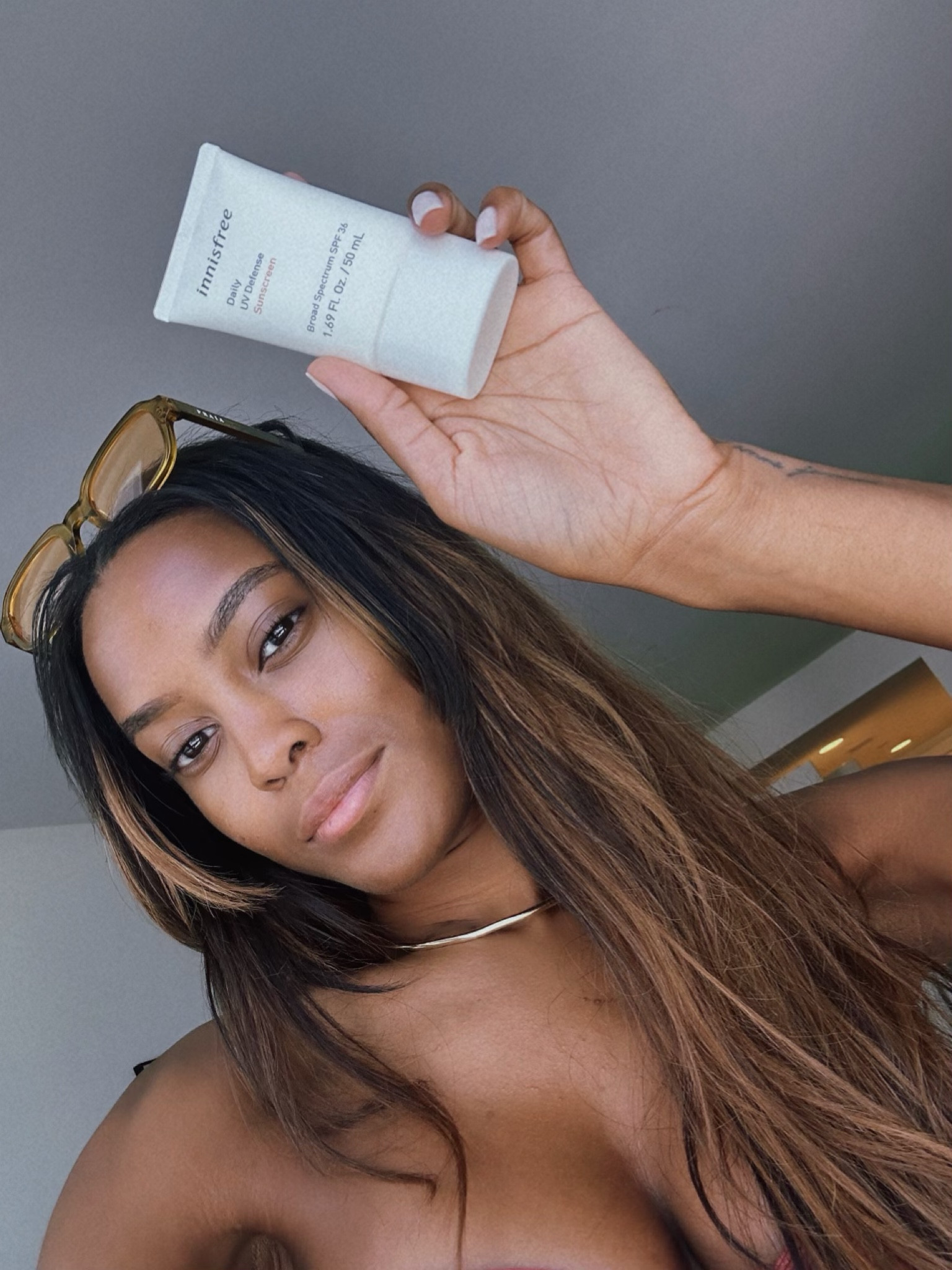 #innisfreepartner Finding an SPF that leaves no white cast has been a struggle when it comes to finding the right sunscreen. @innisfreeusa has mastered the perfect sunscreen technology that leaves no white residue, with hydrating factors like green tea, and is perfect under makeup or as a 1 step skincare routine. grab it now #ad