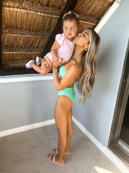 Sunkissed skin & salty hair for #vacation #minime #vacationootd #trendy #chic #chicstyle #affordable #fotmama #seim #swimwear

#LTKfit #LTKswim #LTKtravel