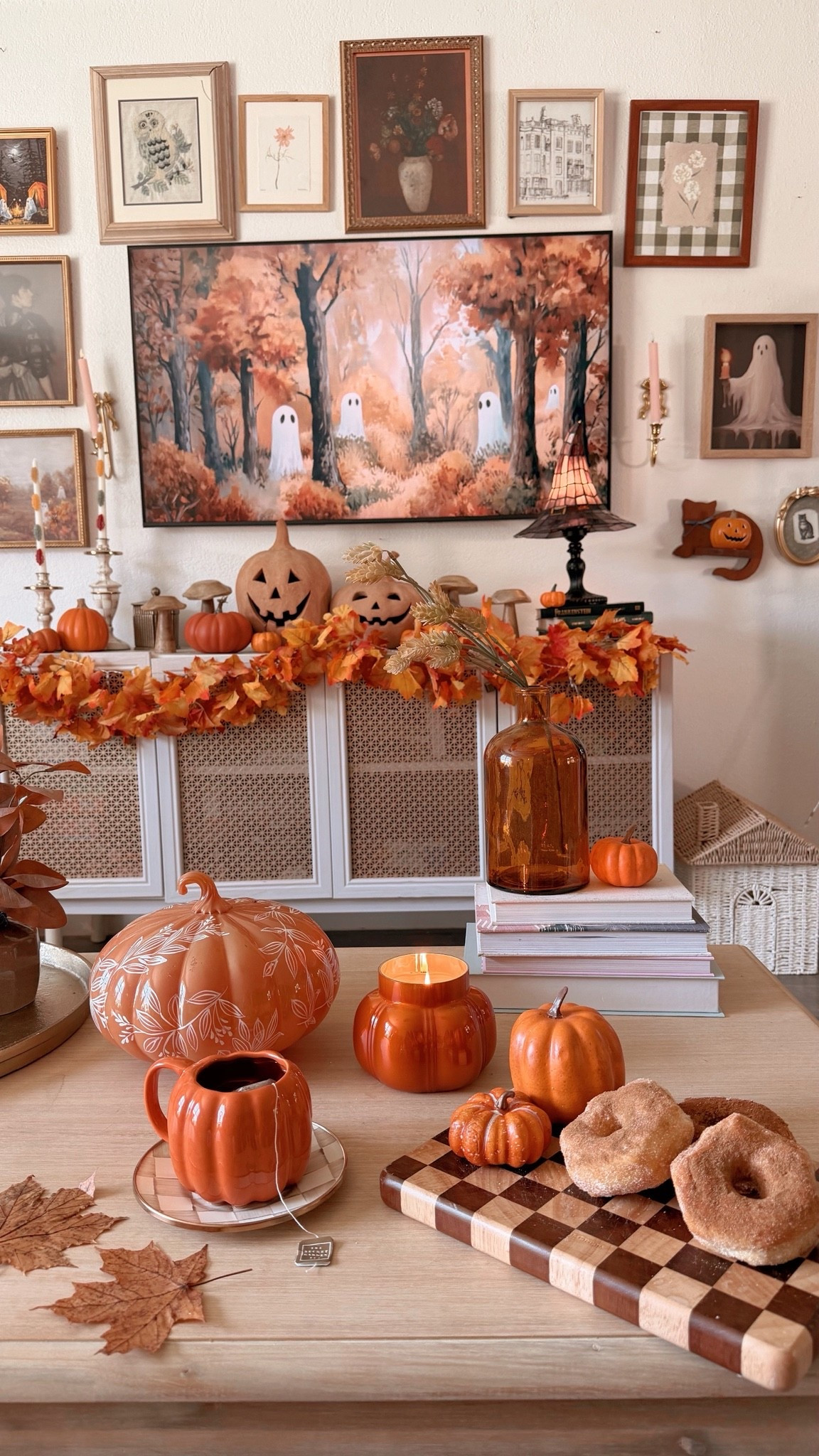 Fall living room decor! 🍂🎃