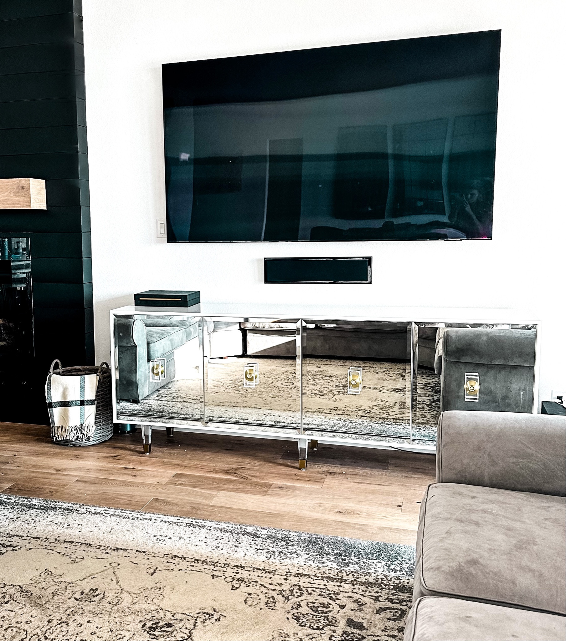 This beautiful credenza is on sale! Love how this one piece instantly glammed up this area. 
#ltkdecor #interiordesign #margotcresenza #neimanmarcus#LTKSale

#LTKfamily #LTKsalealert #LTKhome