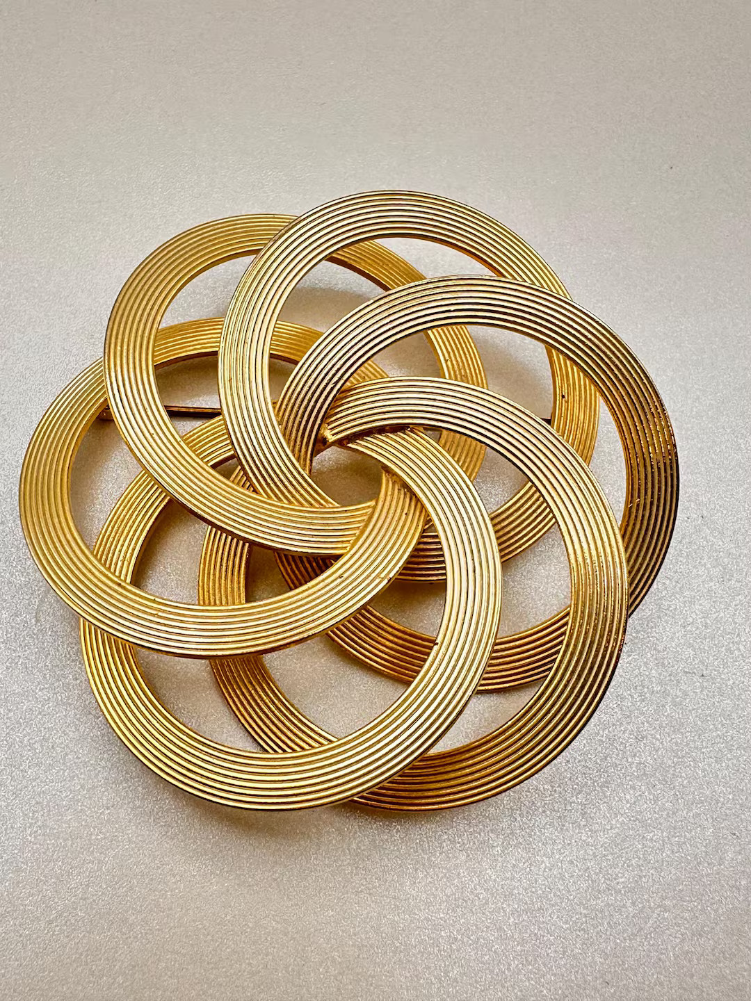 Vintage 3” Interlocking Circles Brooch • Modernist Gold-Tone Geometric Pin • Mid-Century Je... | Etsy (US)