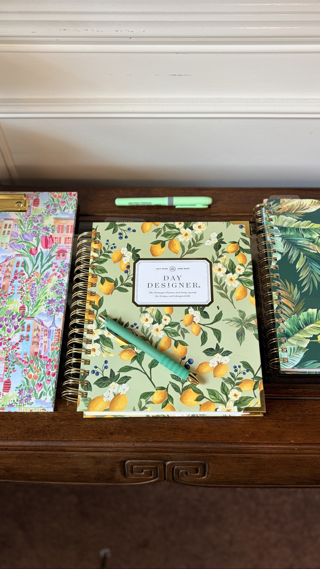 We put so much pressure on January 1st that we forget we get 365 chances for a fresh start. 🤍

For me, a planner is simply where all the things living in my head finally have a place to go.
@thedaydesigner #ad #sponsored