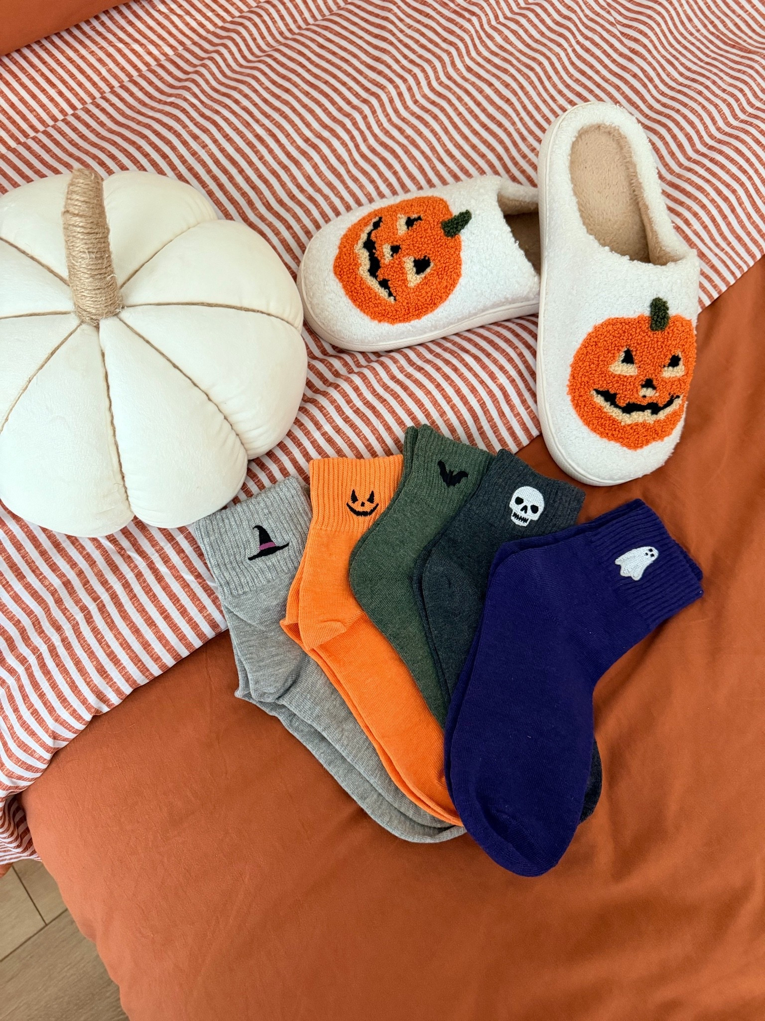 Scroll to shop cute fall things!! 🎃 Follow for more!!!

#LTKSeasonal #LTKHome #LTKootd
