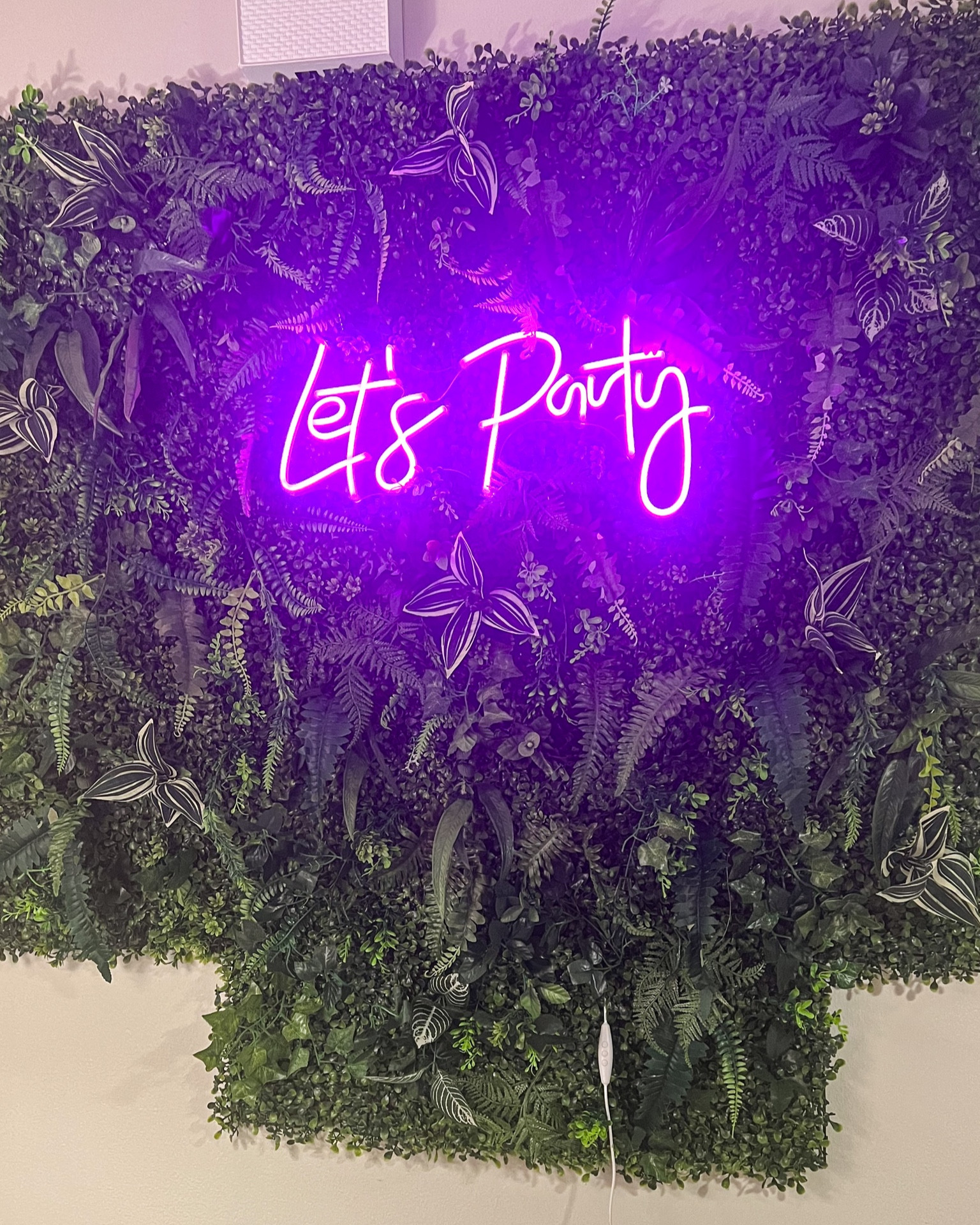 Neon sign and grass wall diy project for less than $100 

#LTKhome #LTKunder100 #LTKFind